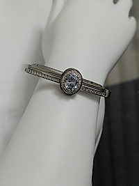 Çelik Gümüş Renk Oval Taş Detay Kelepçe