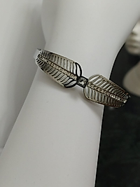 Çelik Gümüş Yaprak Model Sıra Taşlı Kelepçe