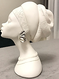 Gümüş Rengi Plaka Kelebek Model Küpe