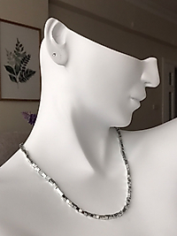 Gümüş Rengi Küp Topçuk Kolye