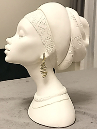 Gold Rengi Zigzag Model Taş Detay Küpe