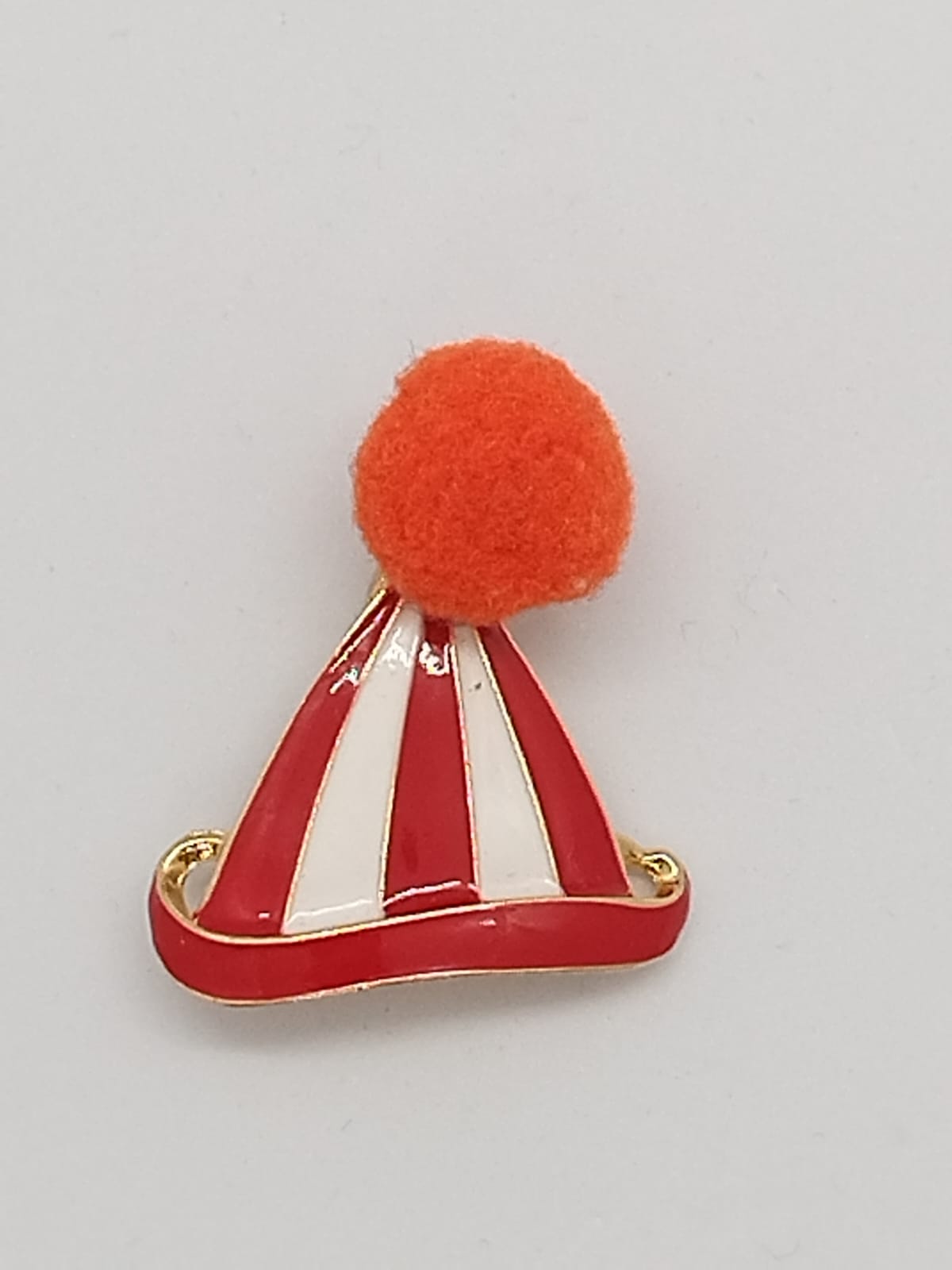 Kırmızı Beyaz Çizgili Şapka Broş