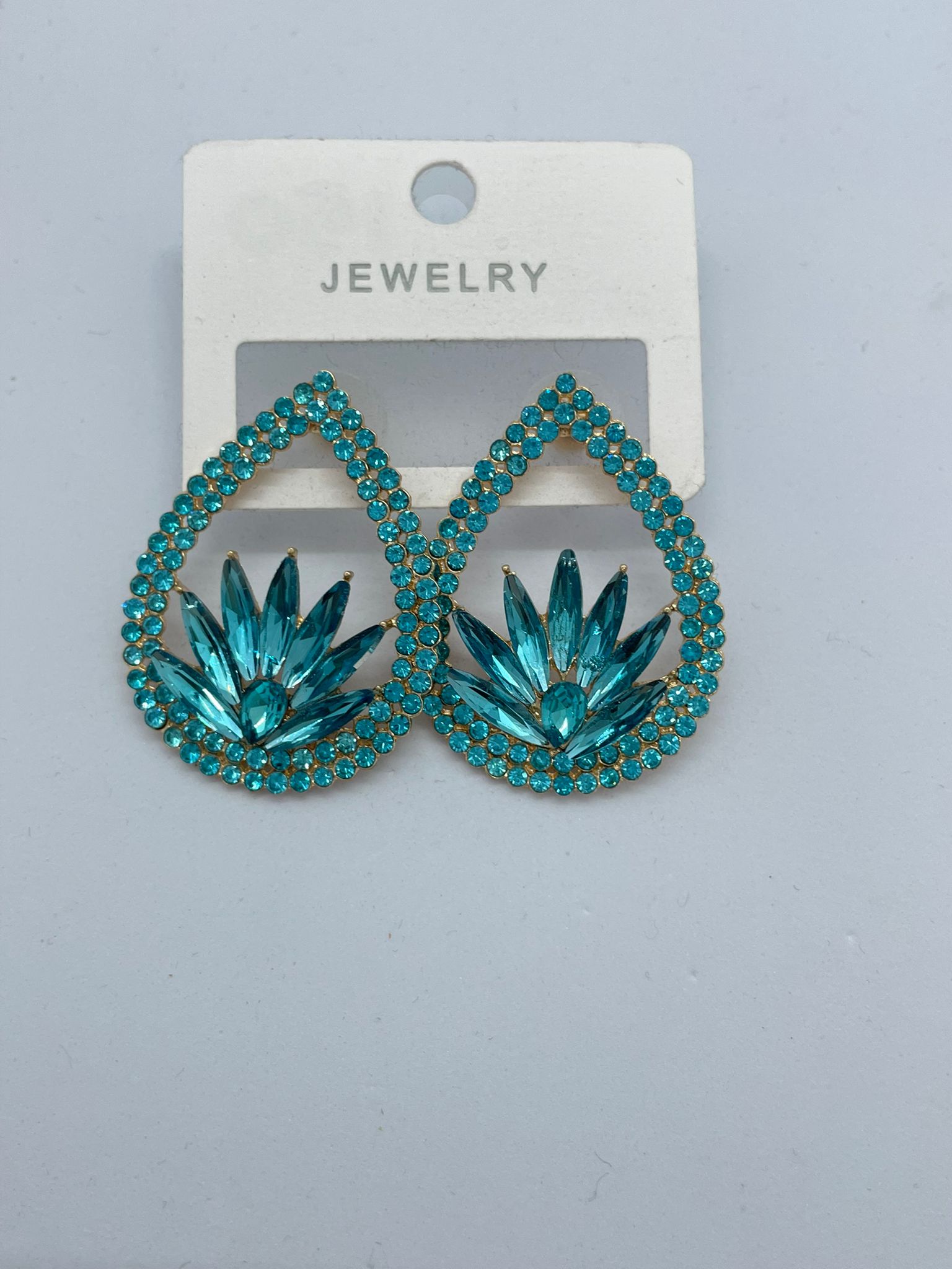 Su Damlası Çiçek Desenli Turkuaz Taş Detaylı Küpe