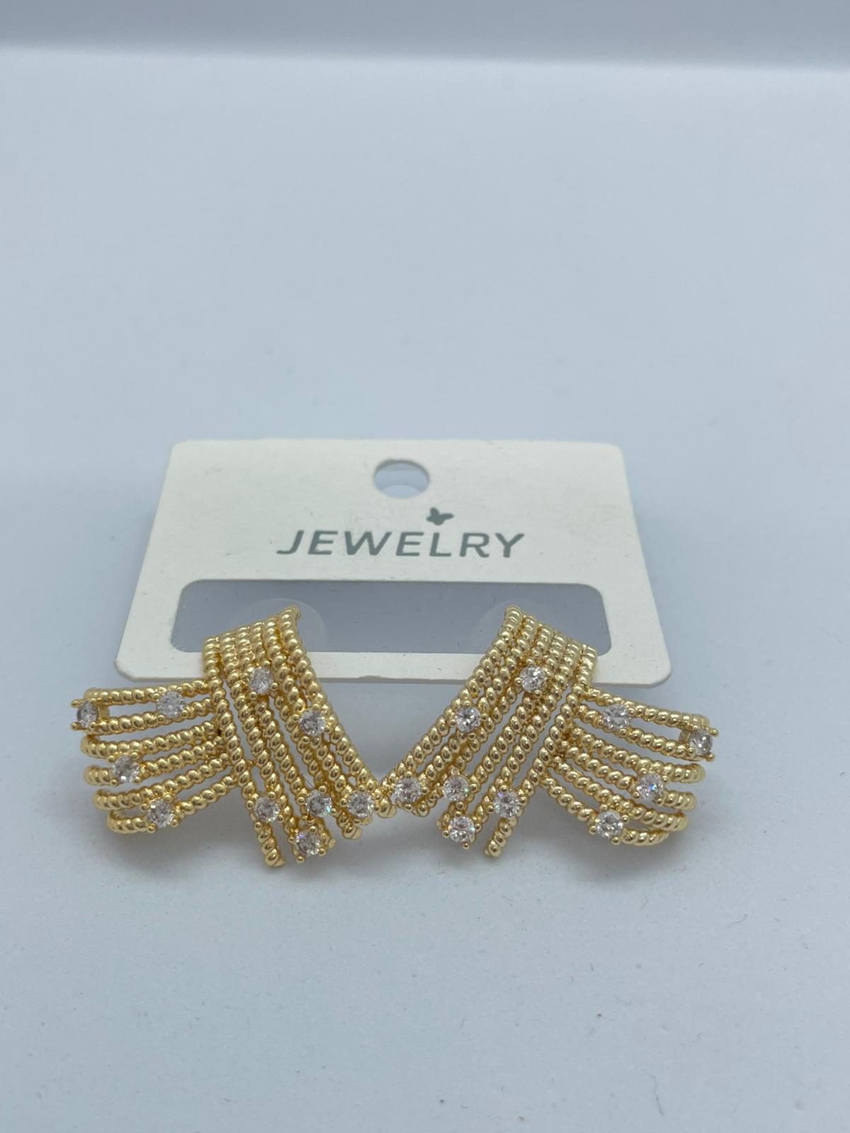 Hasır Görünümlü Taş Detaylı Küpe