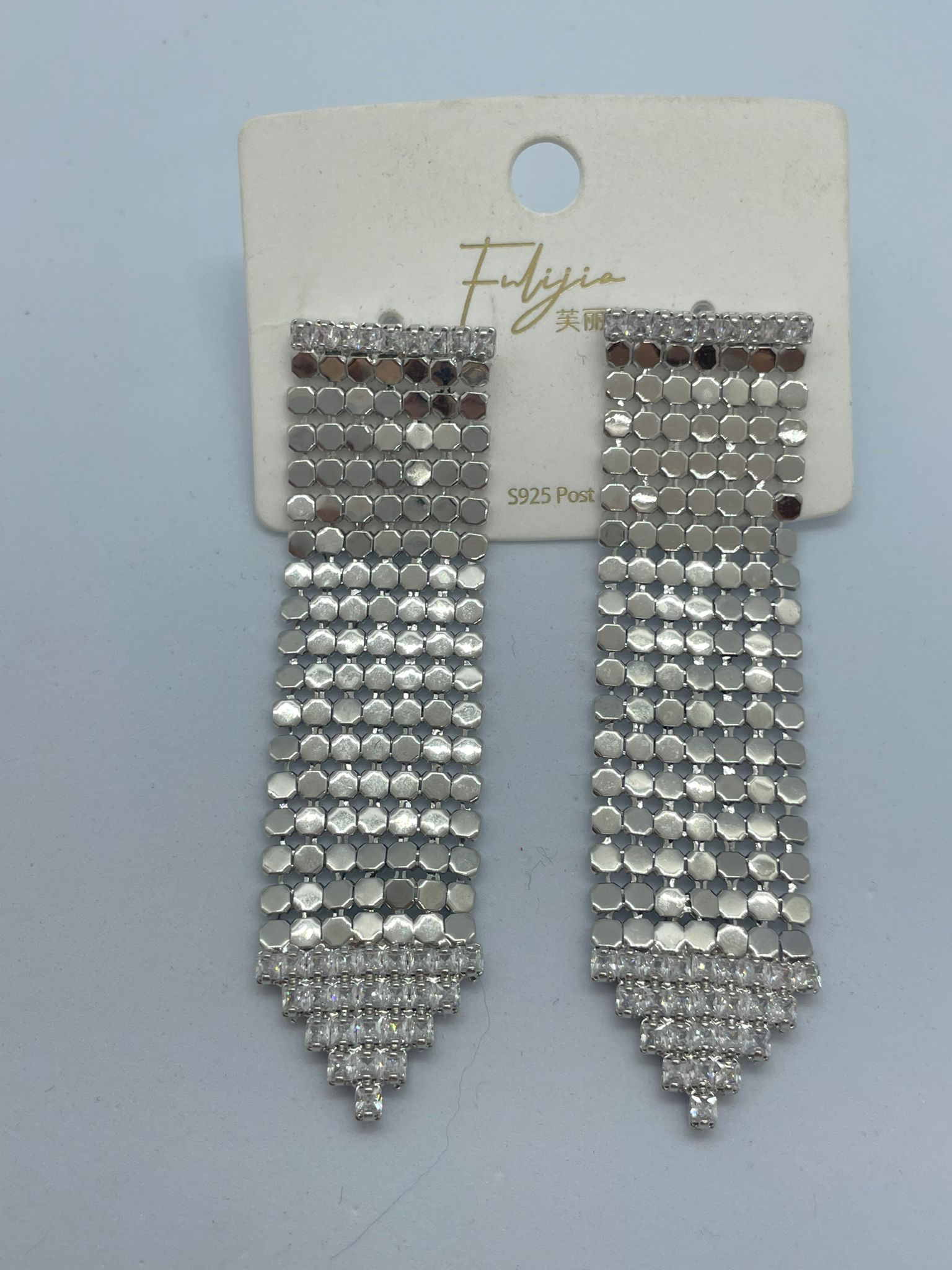 Gümüş Rengi Payetli Küpe