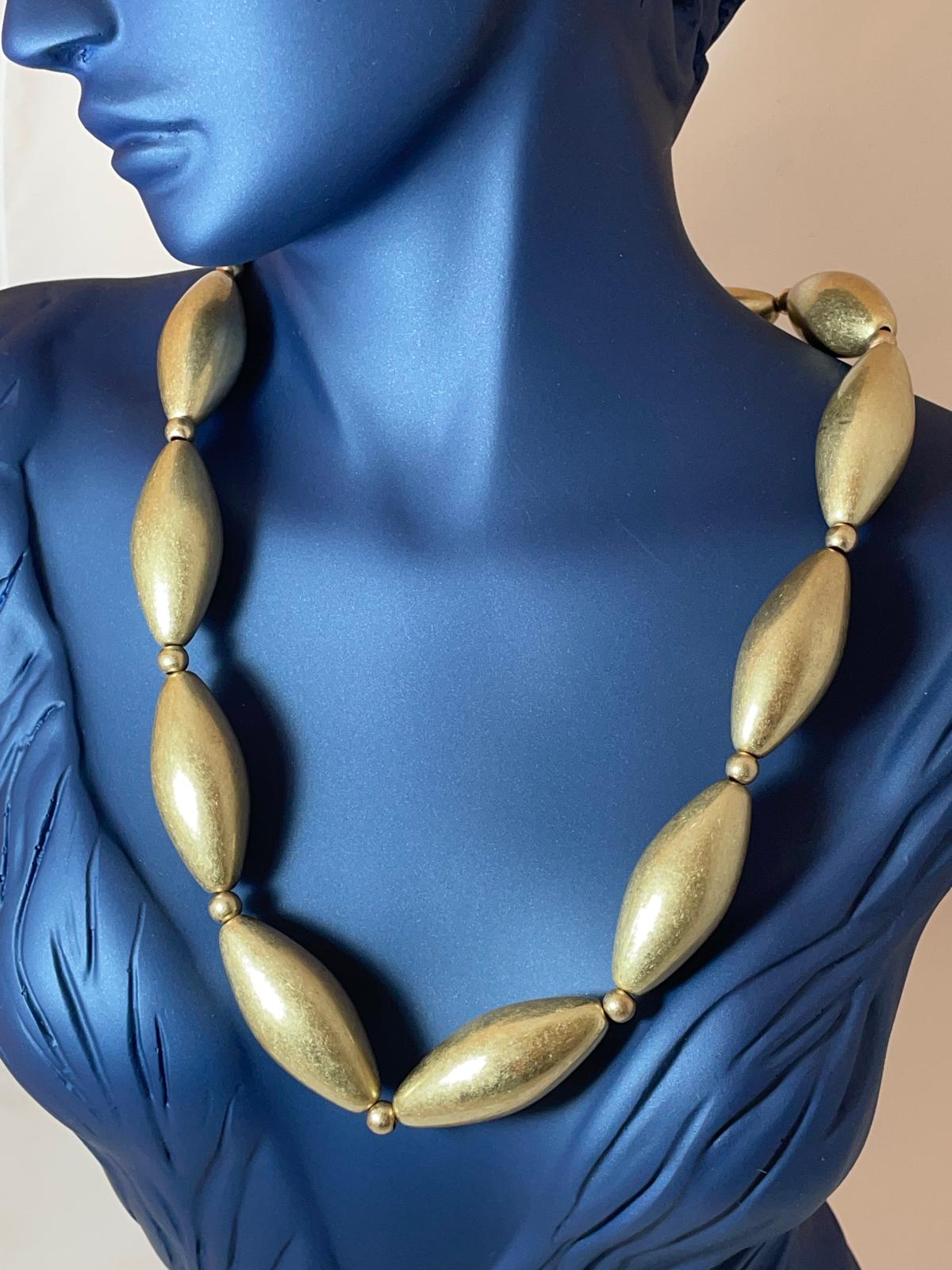 Gold Rengi Eskitme Badem Kolye