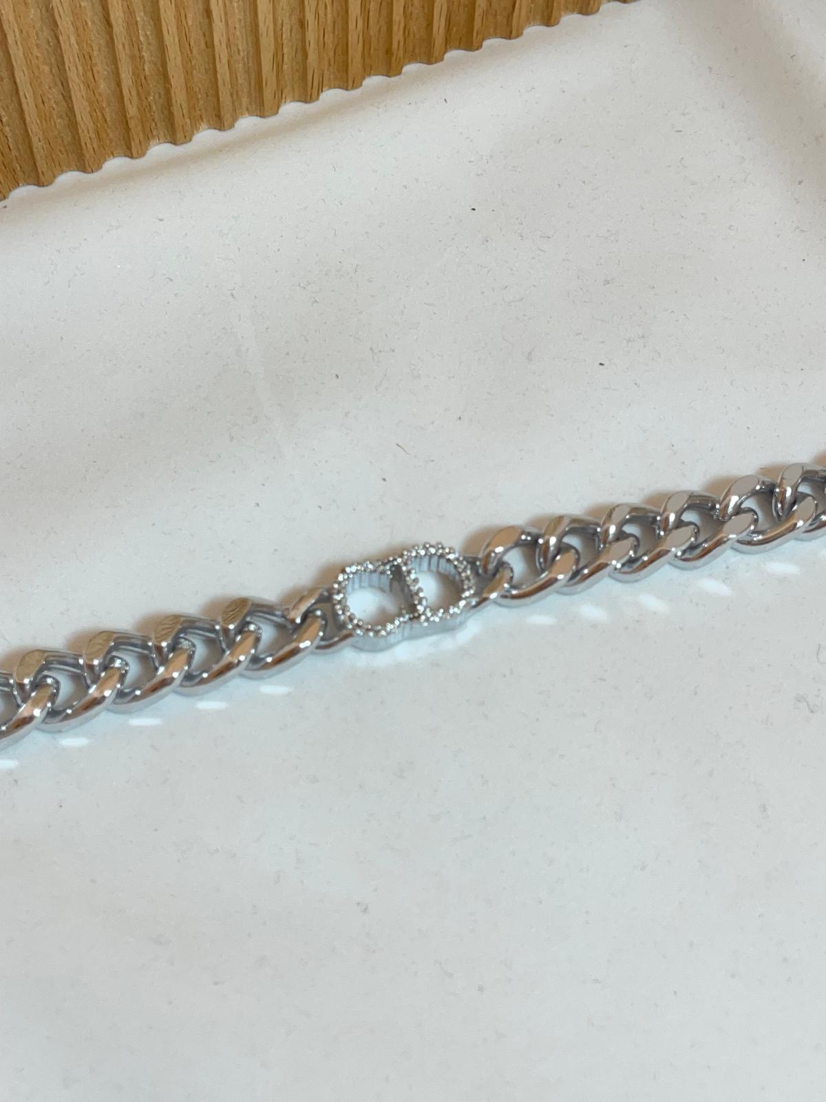 Gümüş Rengi Taş Detaylı Tasarım Bileklik