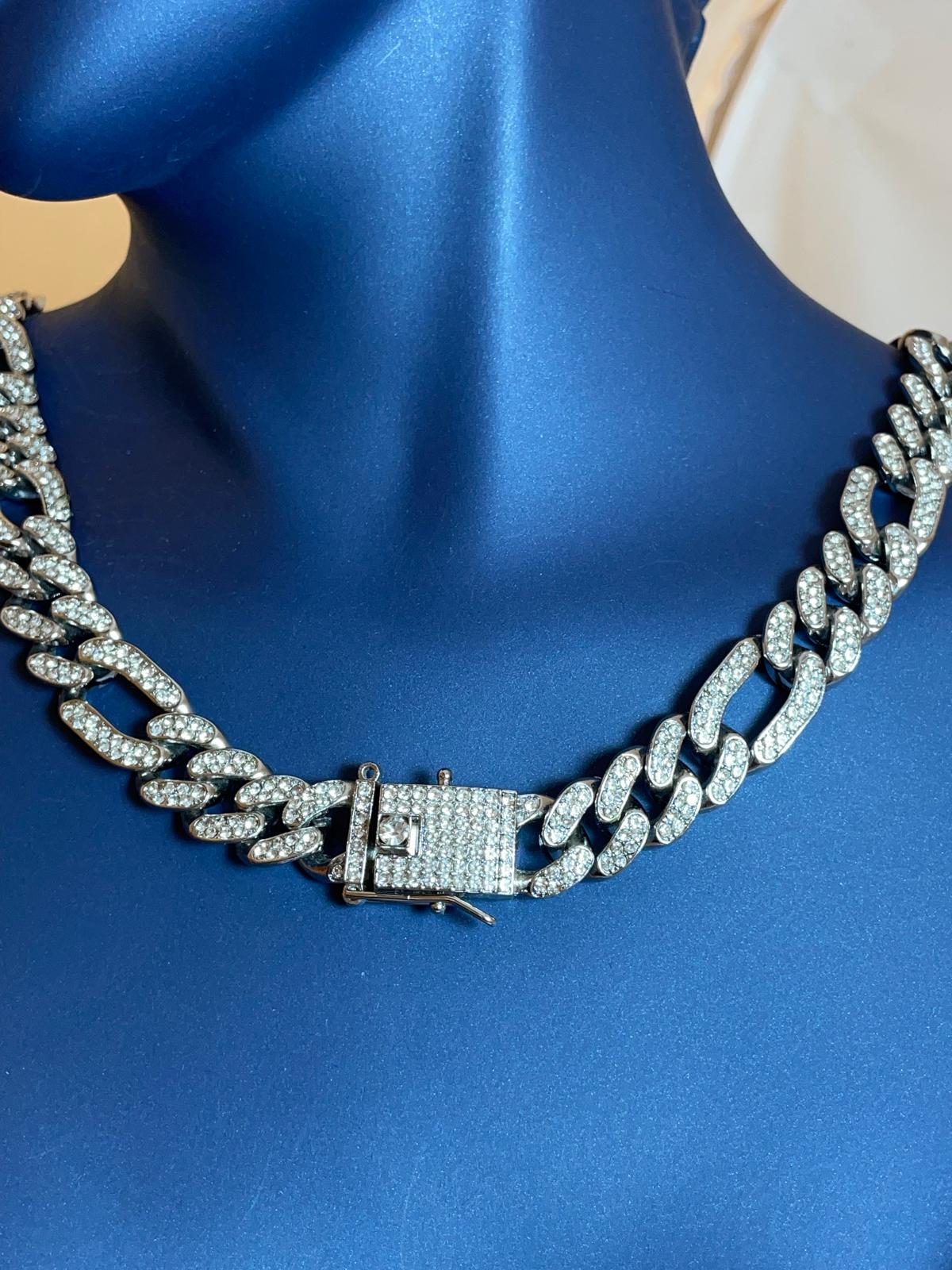 Gurmet Serisi Gümüş Rengi Taş Detaylı