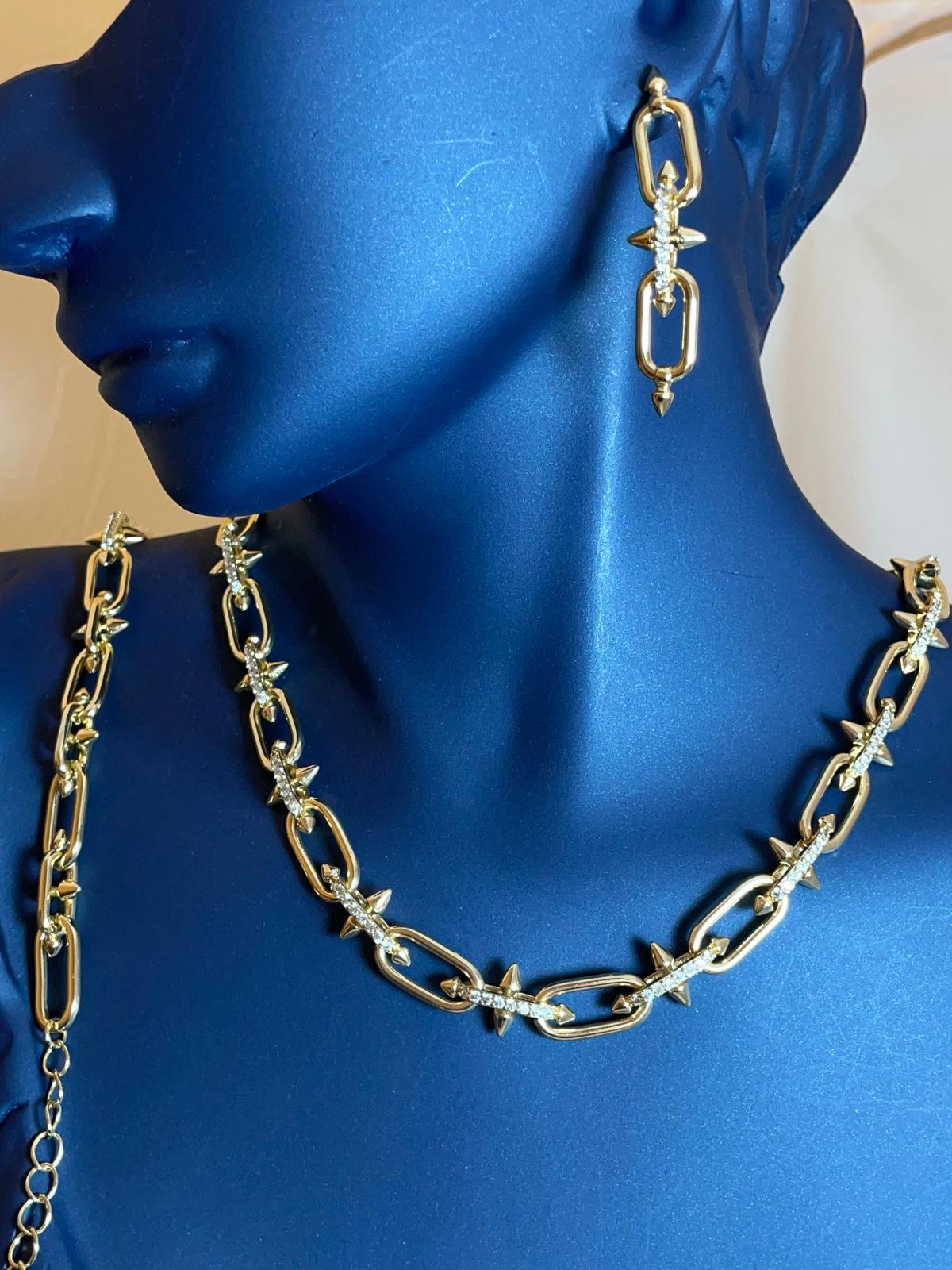 Gold Rengi Taş Detaylı Tasarım Kolye