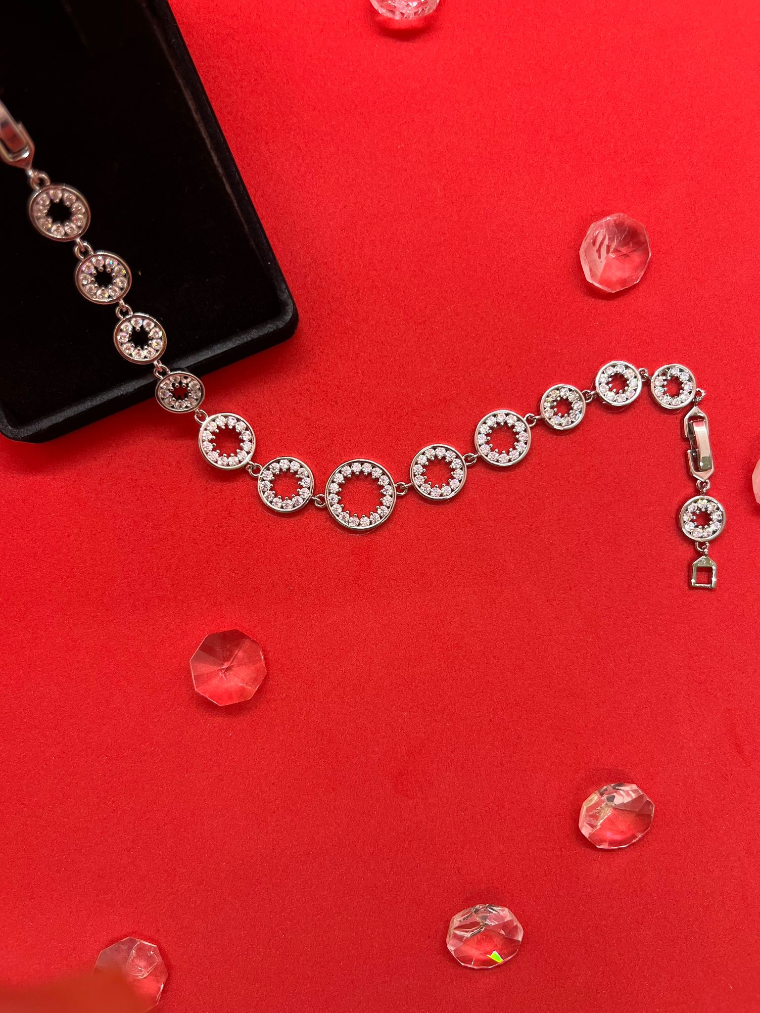 14K Gümüş Rengi Yuvarlak Model Zirkon Taşlı Bileklik