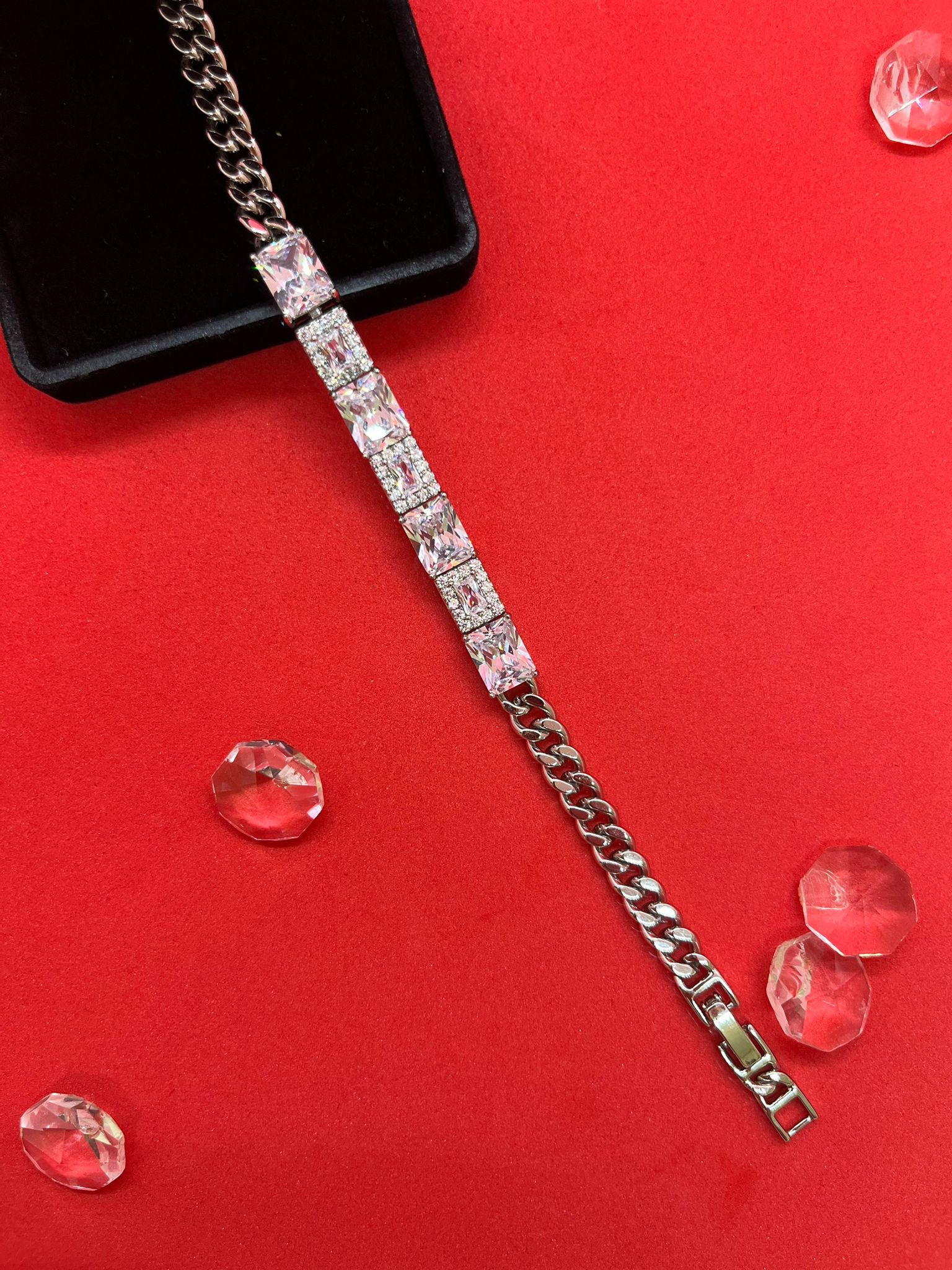 14K  Gümüş Rengİ Baget Taşlı Bileklik