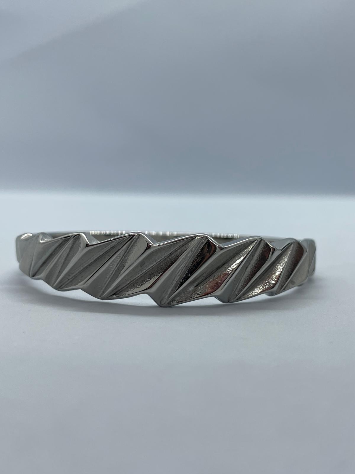 Gümüş Rengi Dalga Desen Kelepçe