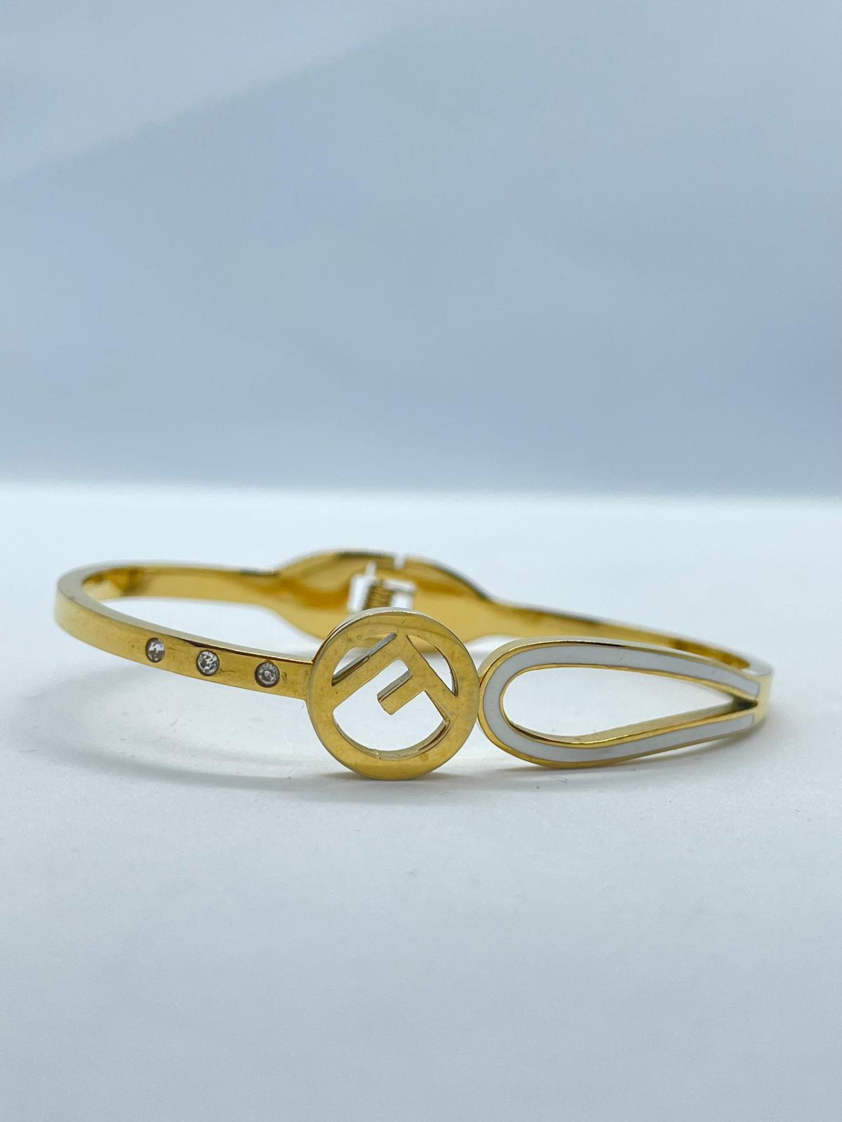 Gold Rengi Üç Taş Kelepçe