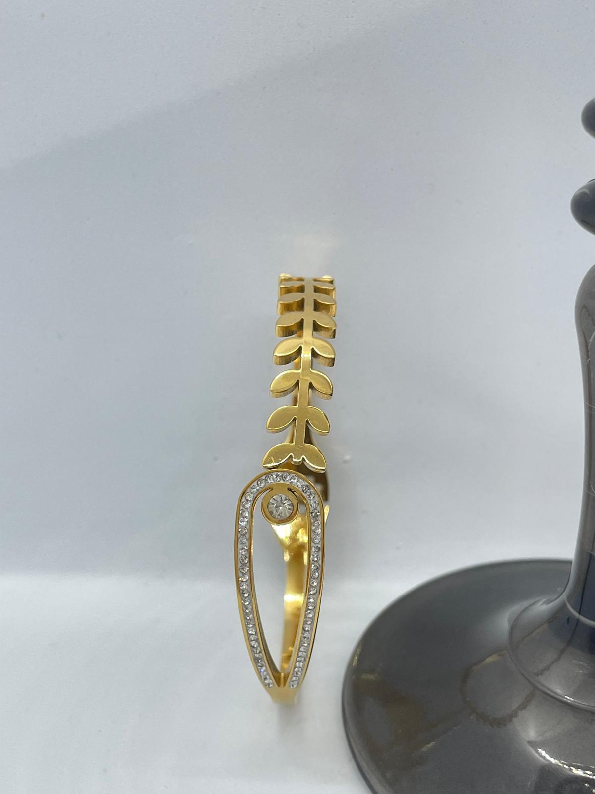 Yaprak&Taş Detay Gold Kelepçe