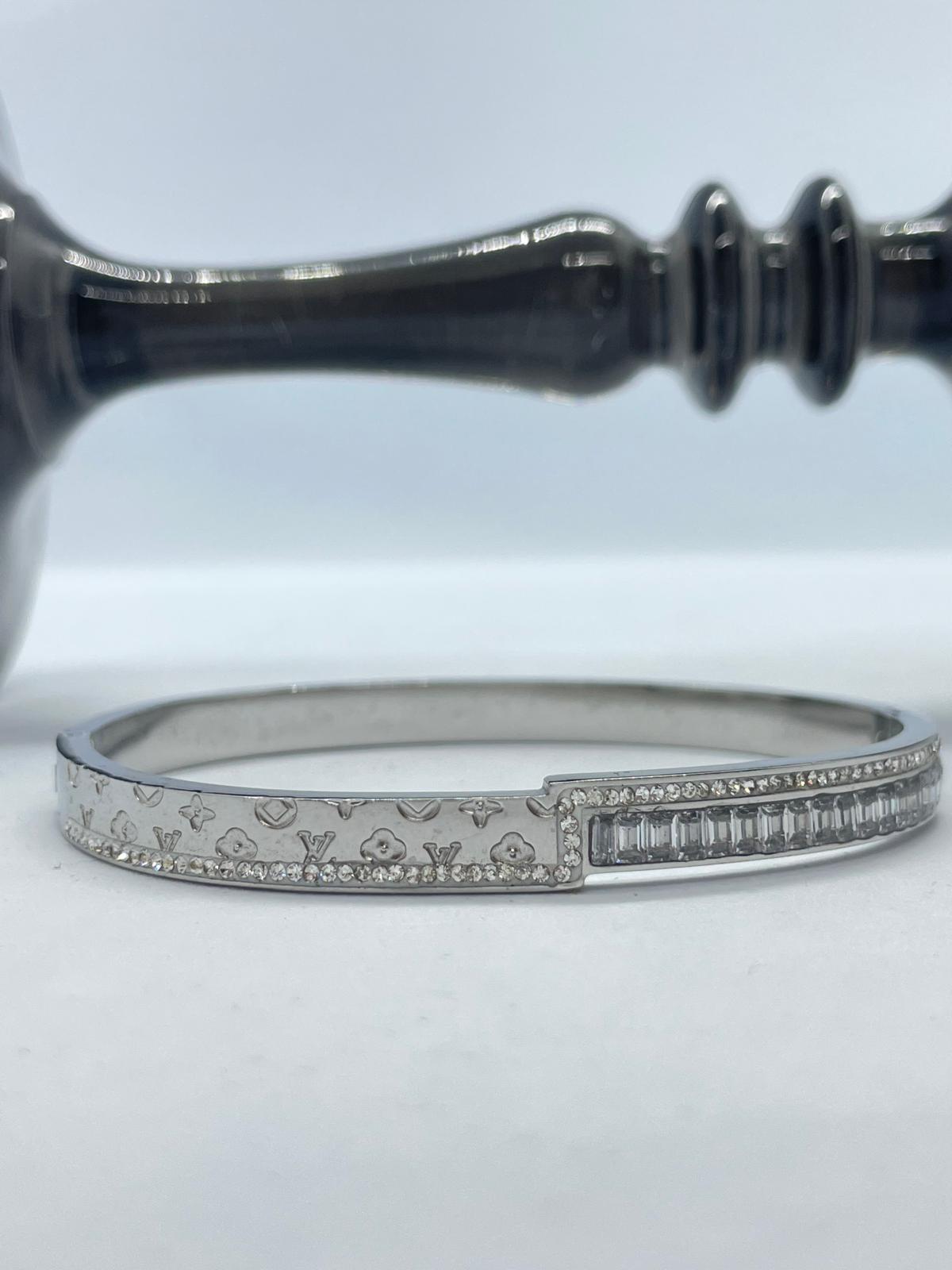 Taş Detay Marka Model Kelepçe