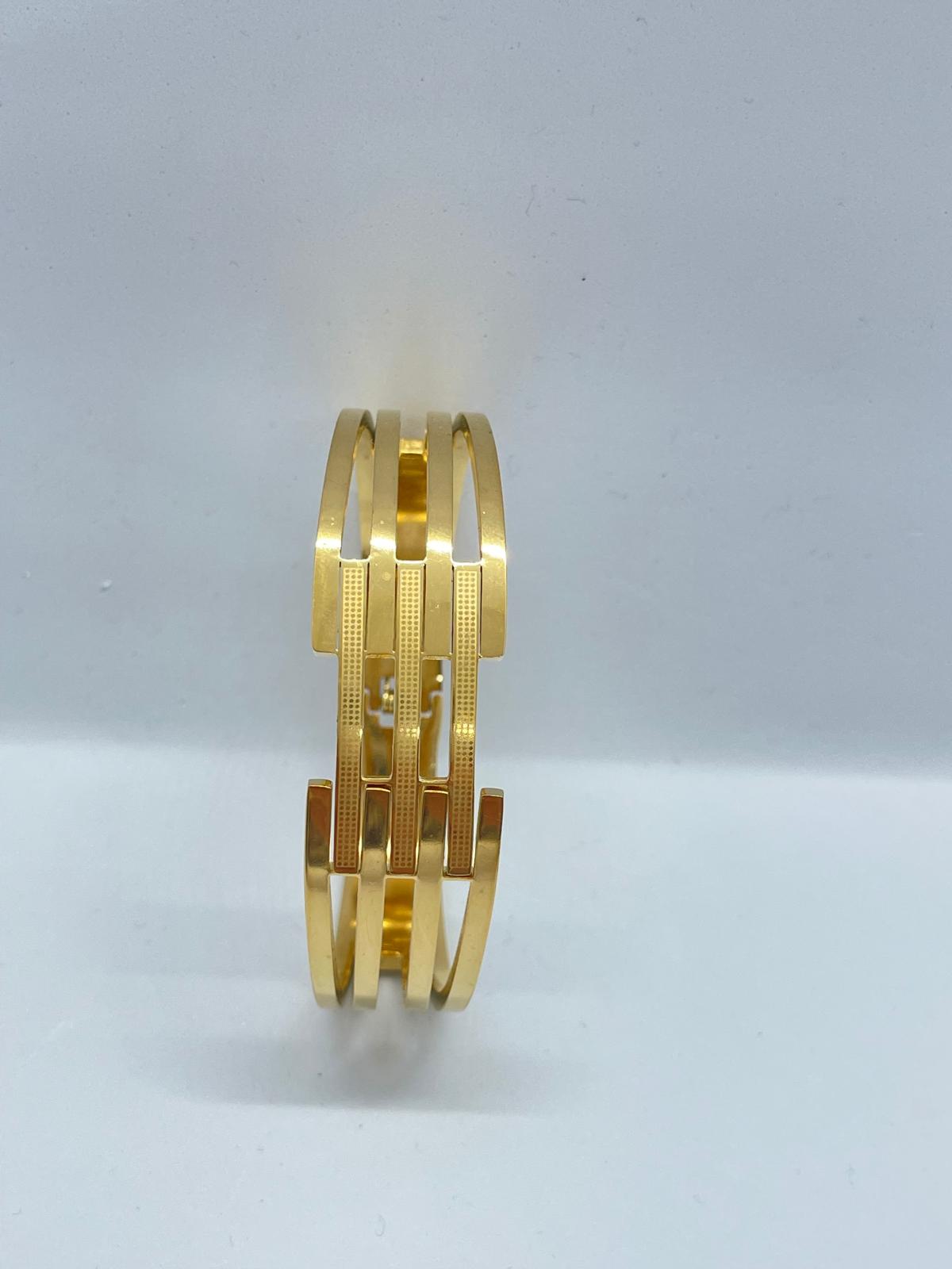 Dörtlü Kaburga Model Ortası Desenli Kelepçe