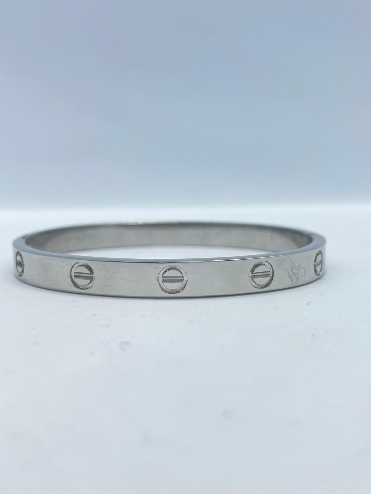 Marka Model Gümüş Renk Kelepçe