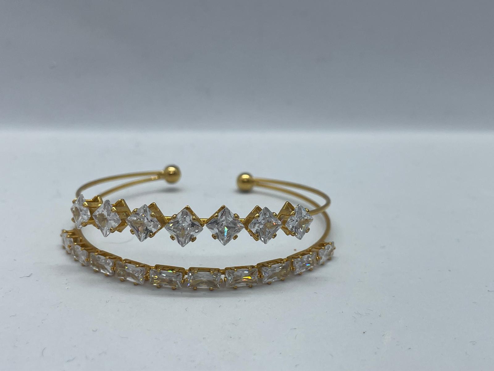 Taş Detay Taç Kelepçe