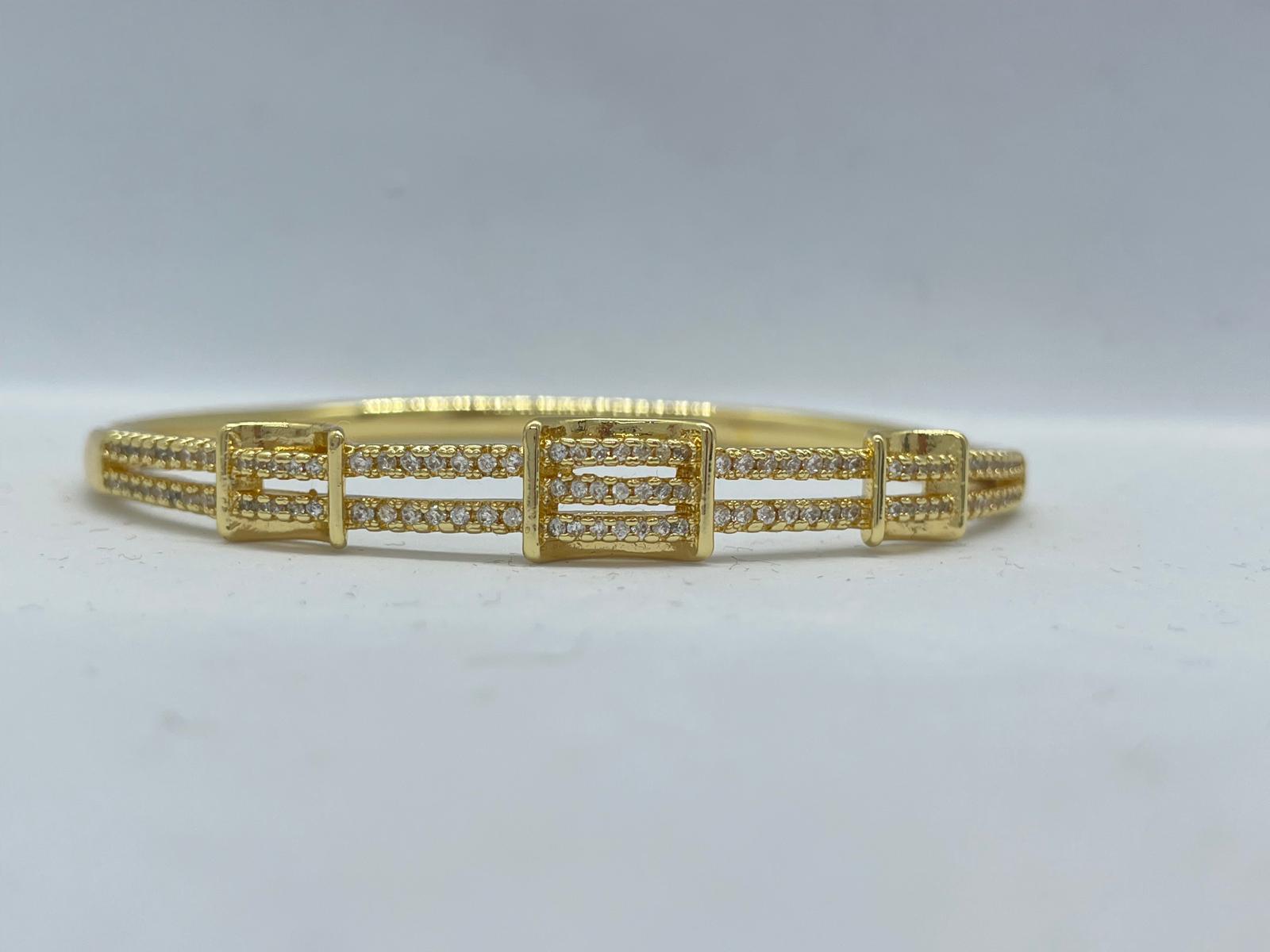 Kemer Model Taş Detay Kelepçe