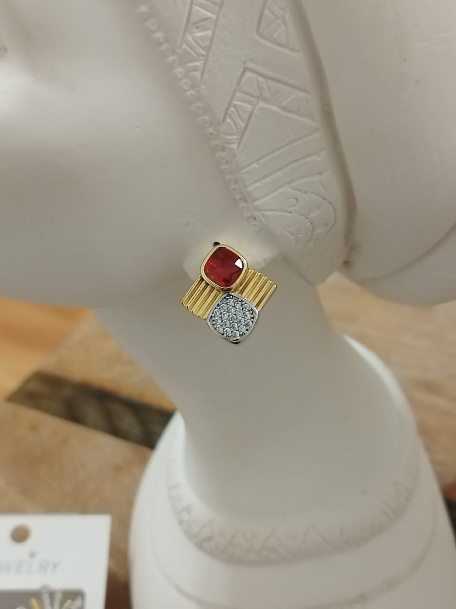 Kare Taş Detay Gold Küpe