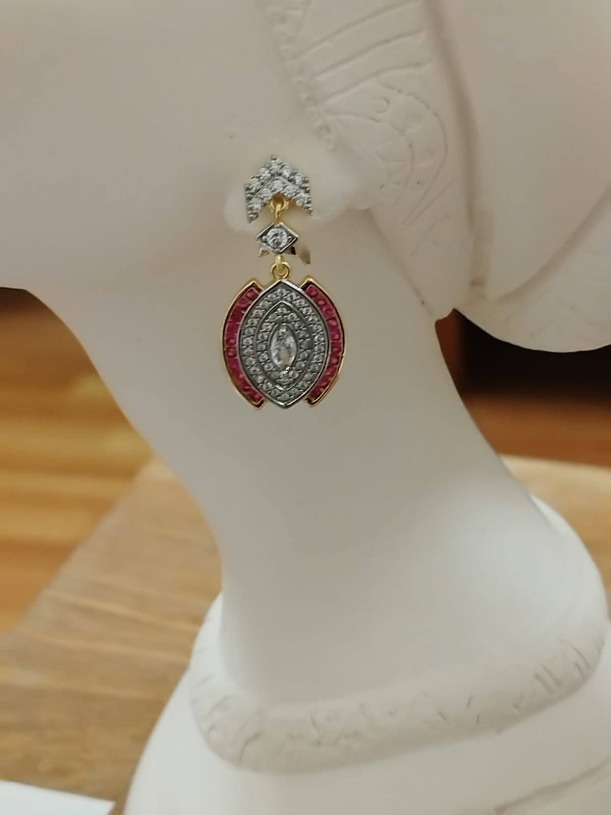 Gümüş&Kırmızı Taşlı Badem Model Küpe