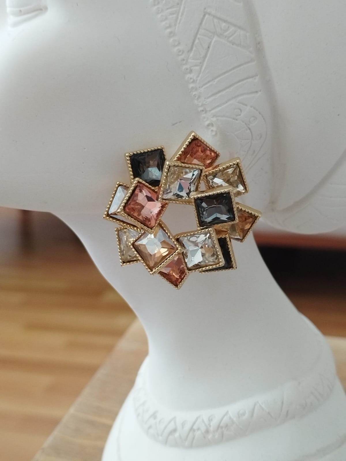 Gold Pudra Tonlarda Kare Taşlı Halka Küpe