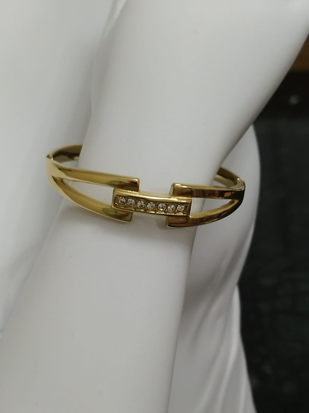 Çelik Gümüş Renk Taş Detay Kelepçe