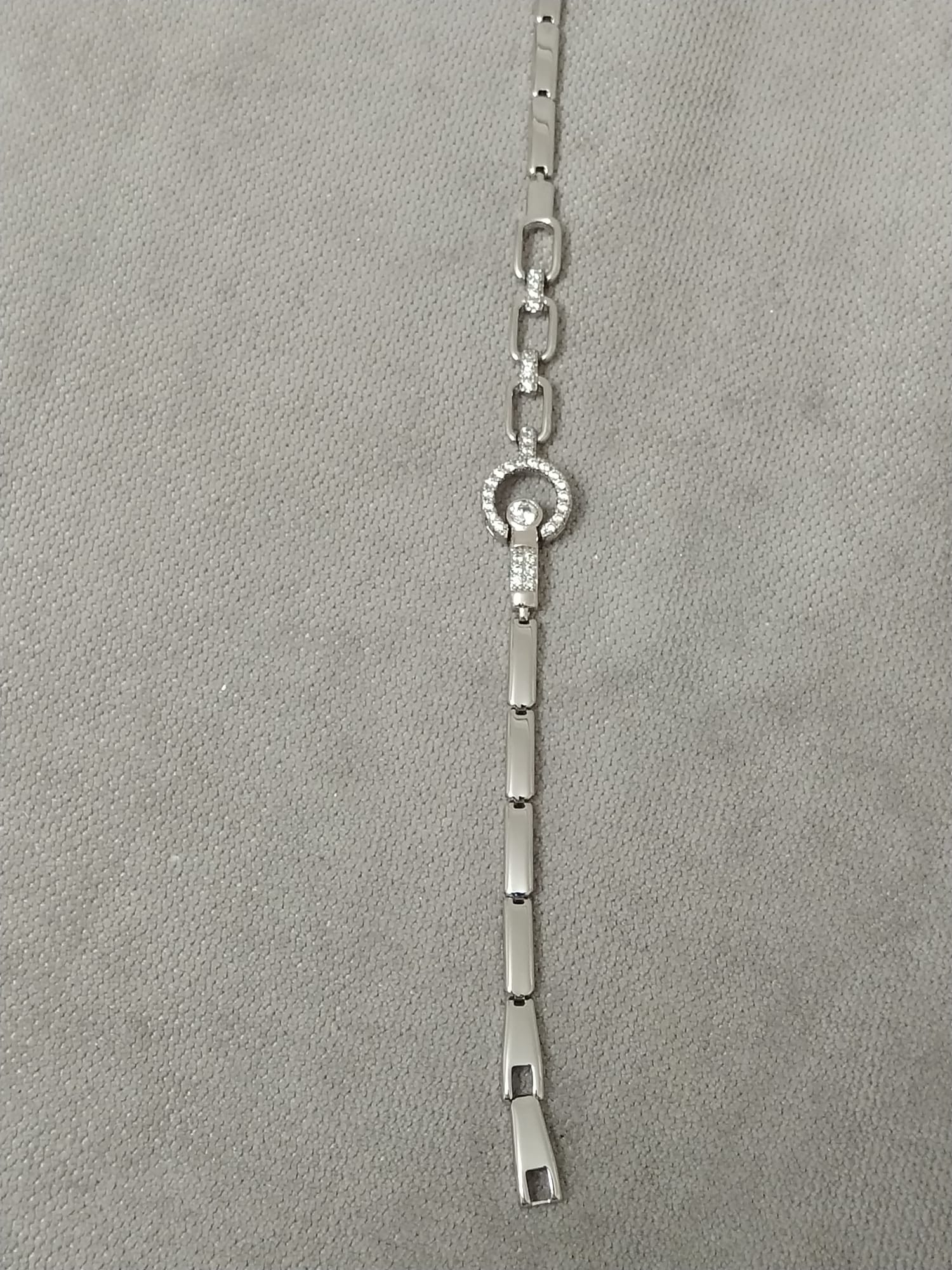 Gümüş Rengi Halka ve Taş Detay Vip Bileklik