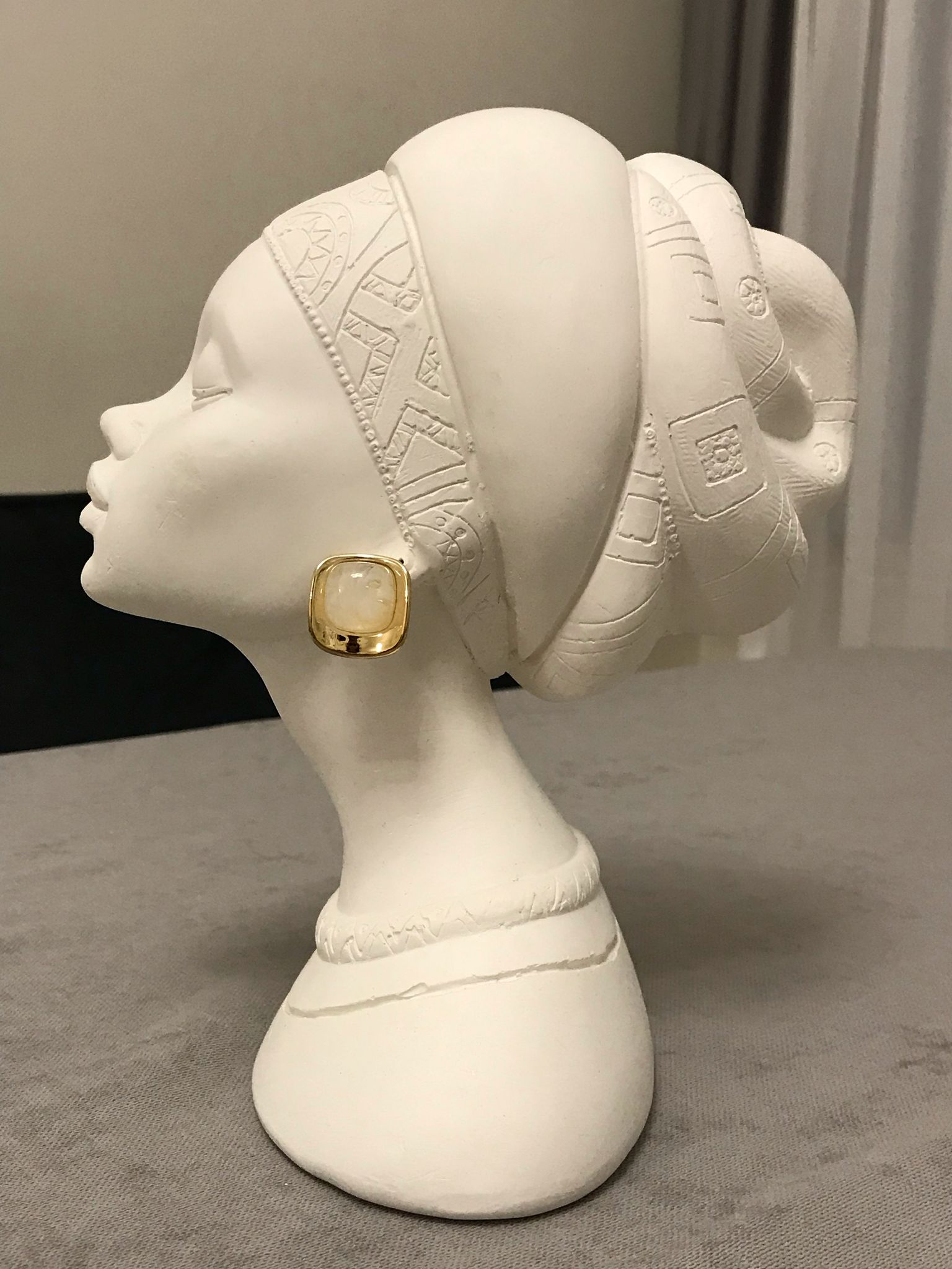 Gold Beyaz Akrilik Küpe