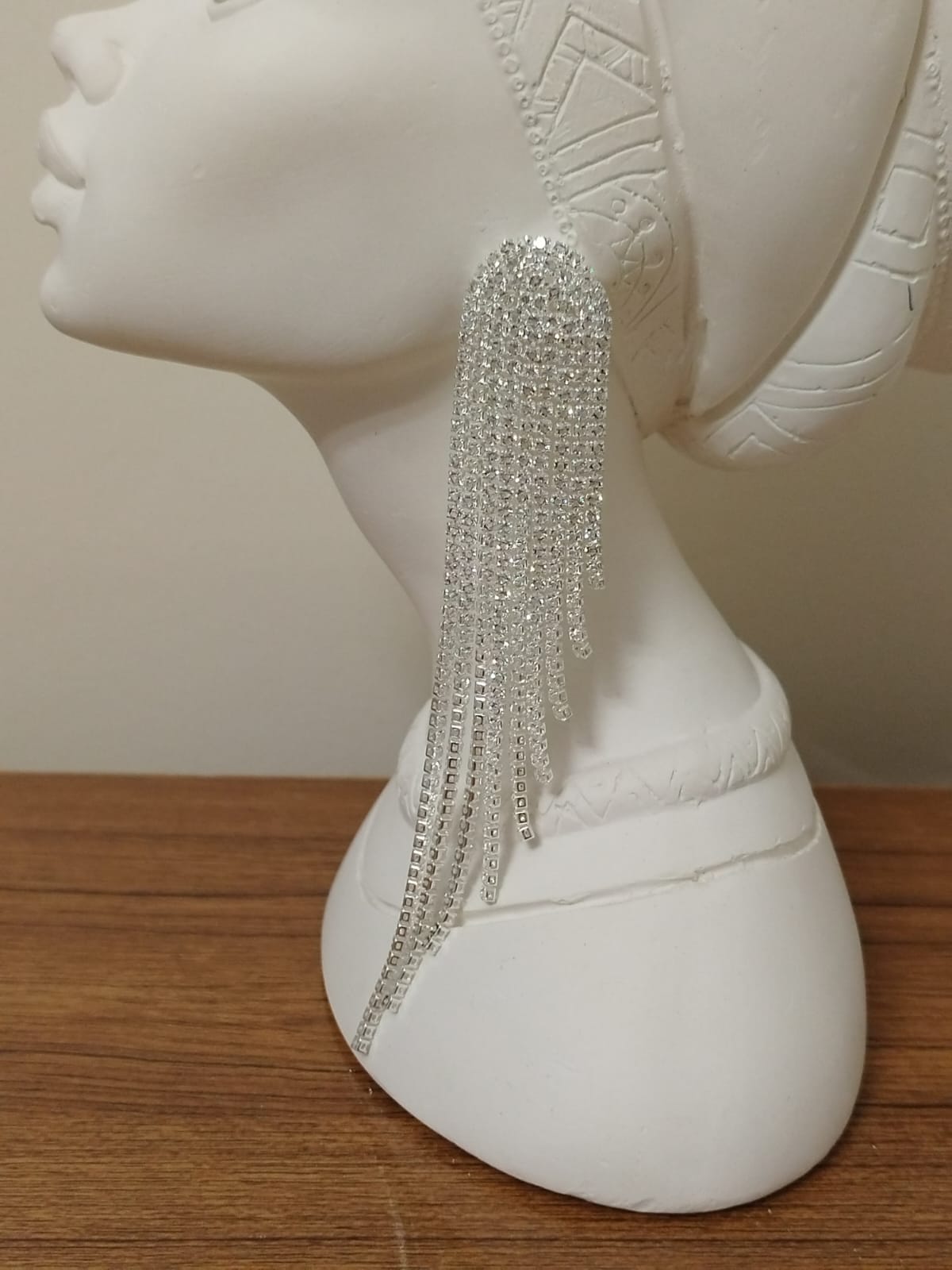 Gümüş Rengi Sıra Taş Küpe