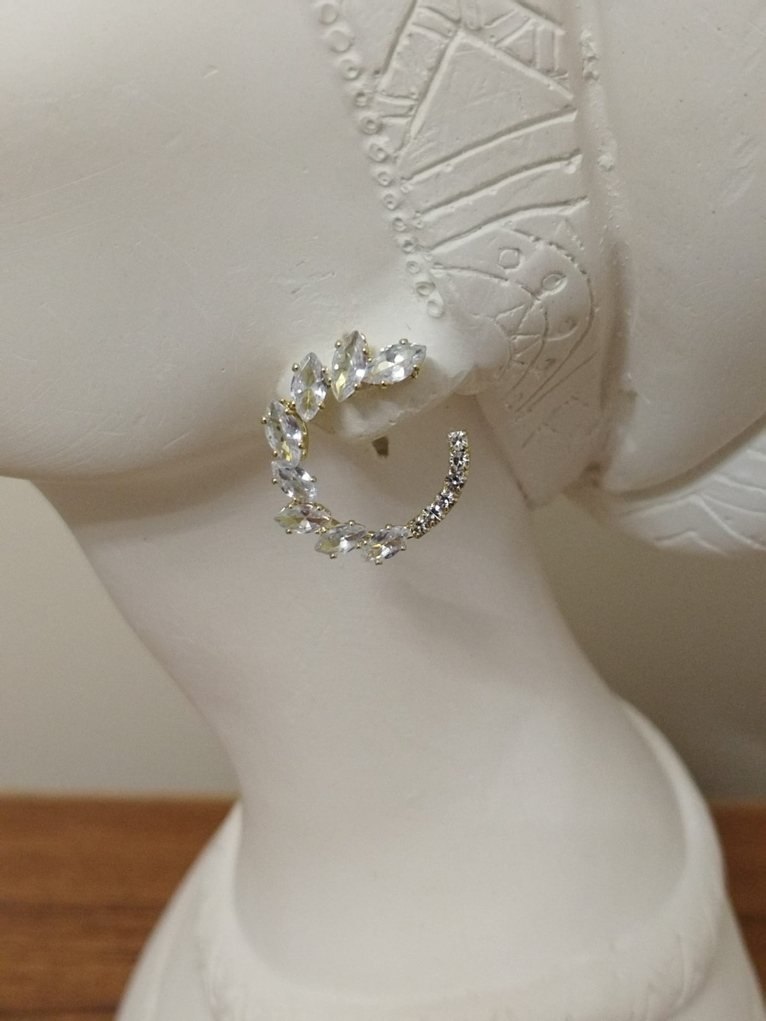 Gold Taşlı Ay Küpe