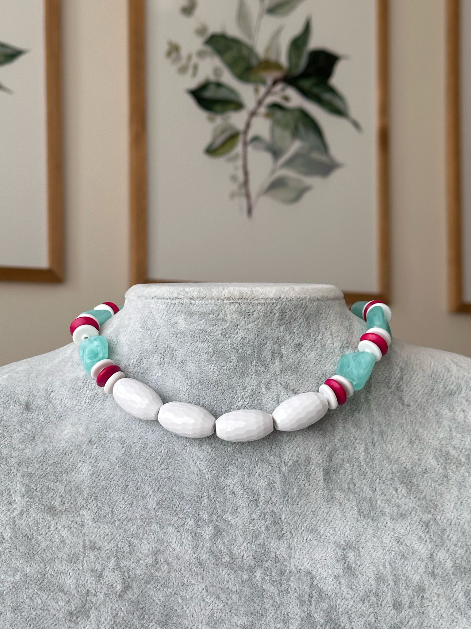 Beyaz,Turkuaz ve Kırmızı Boncuk Kolye