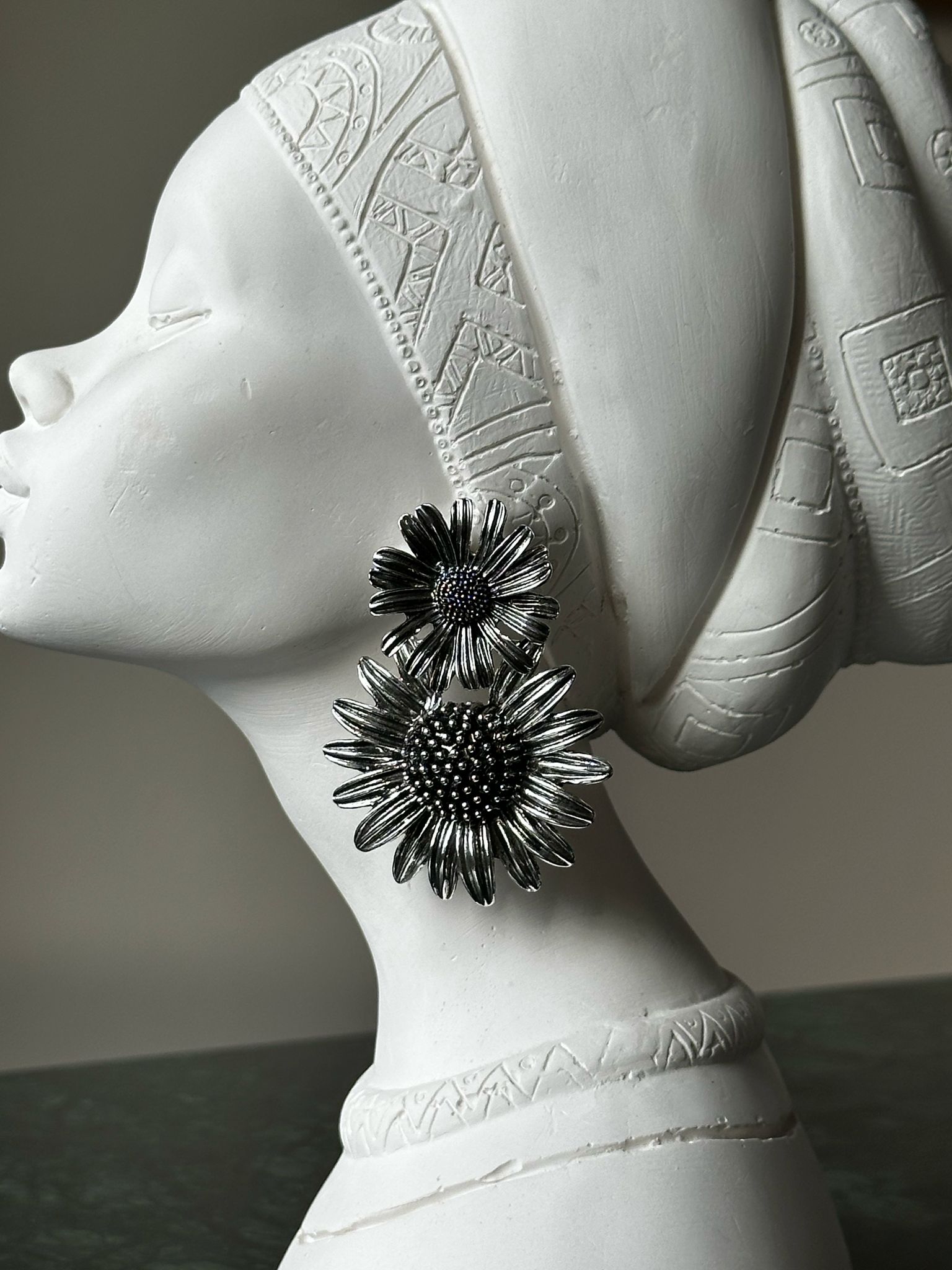 Gümüş Rengi Ayçiçeği Küpe