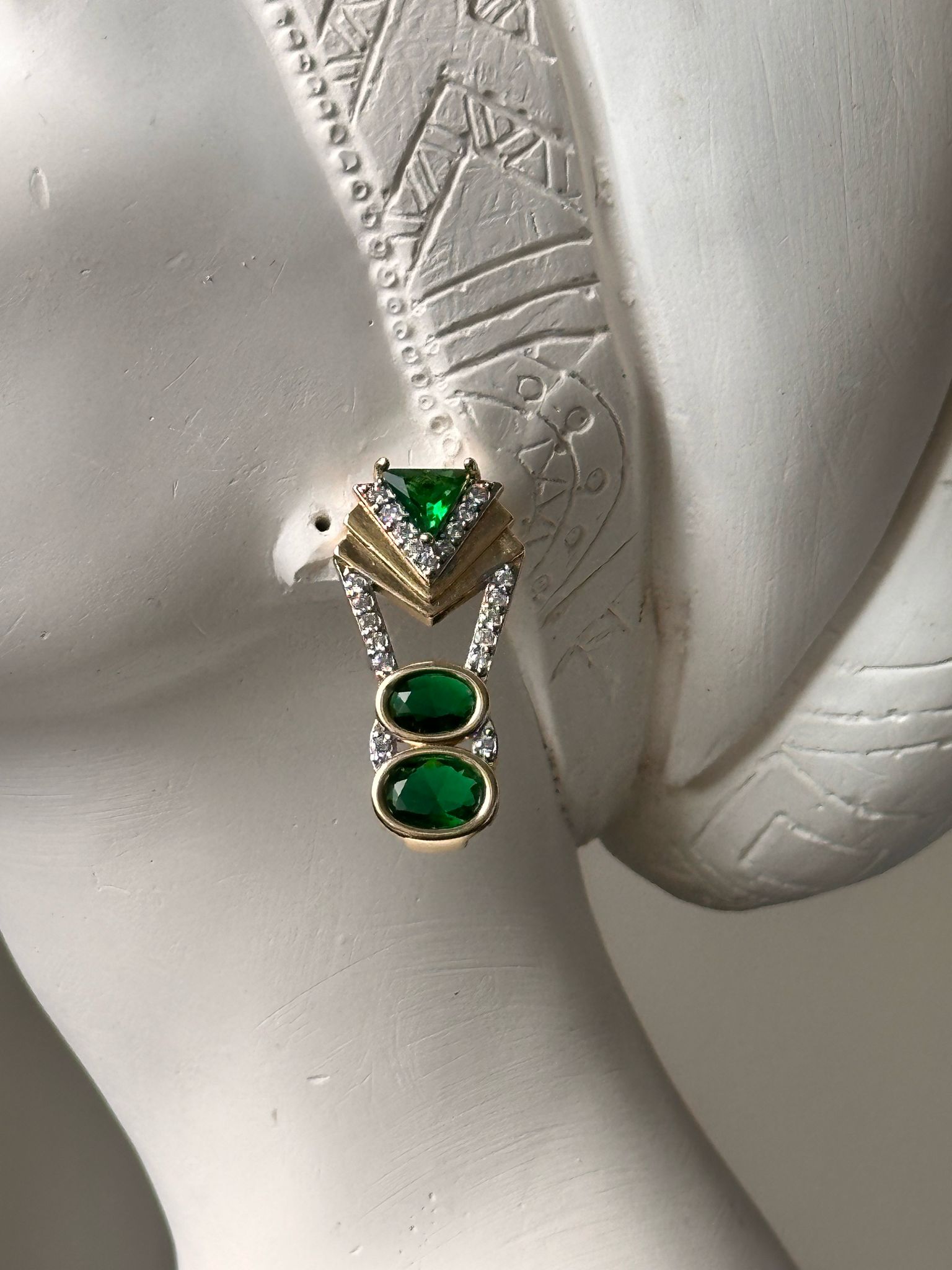 Yeşil Taşlı Üçgen Küpe