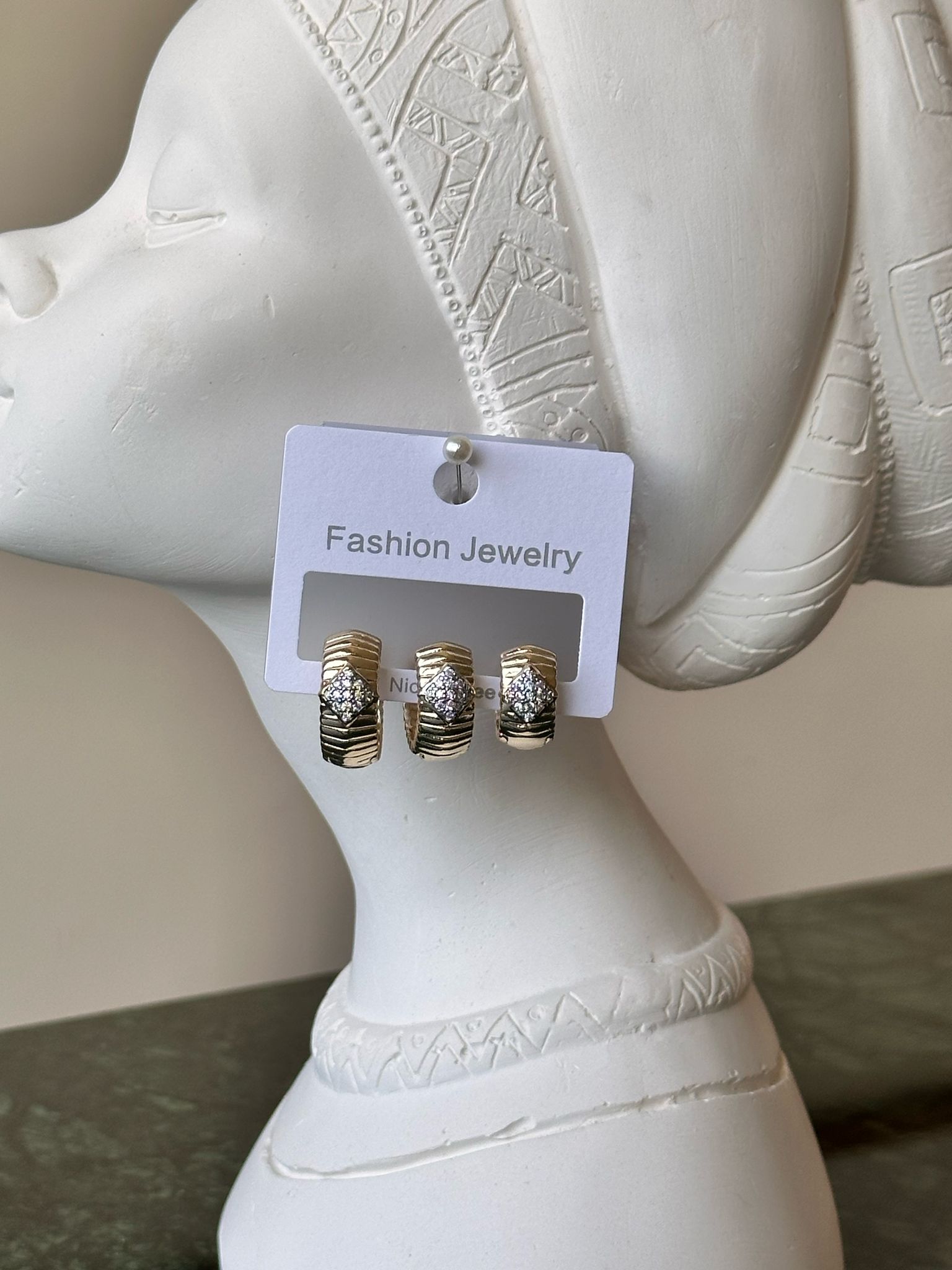 3'lü Baklava Desen Taşlı Halka Küpe