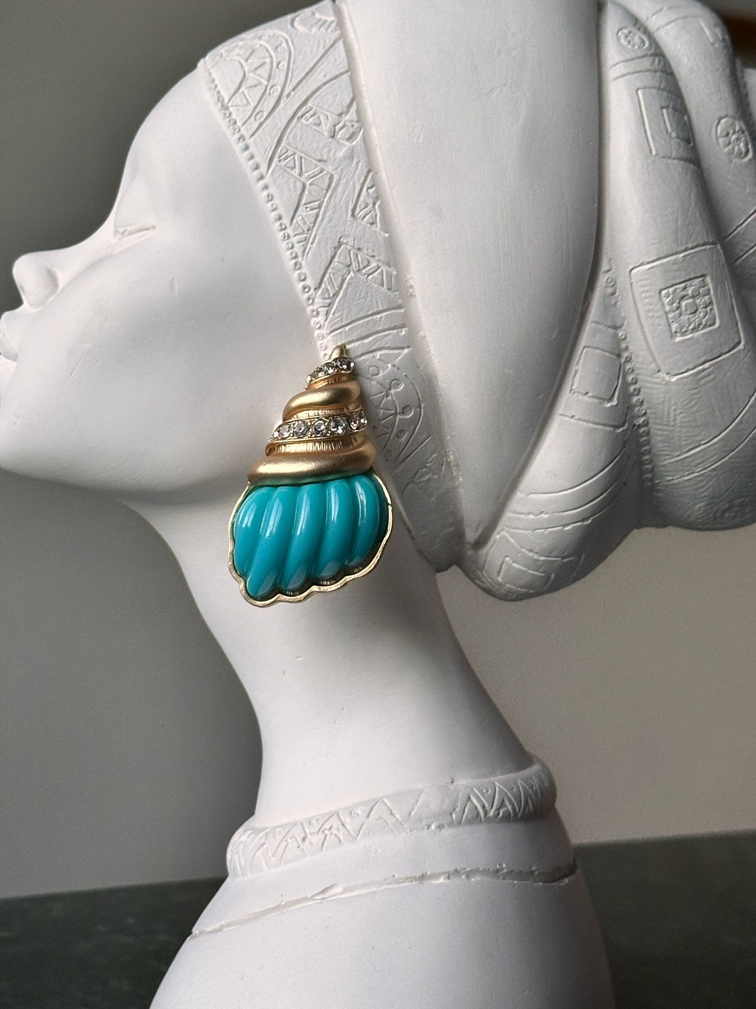 Turkuaz Gold Taş Detay istiridye Küpe