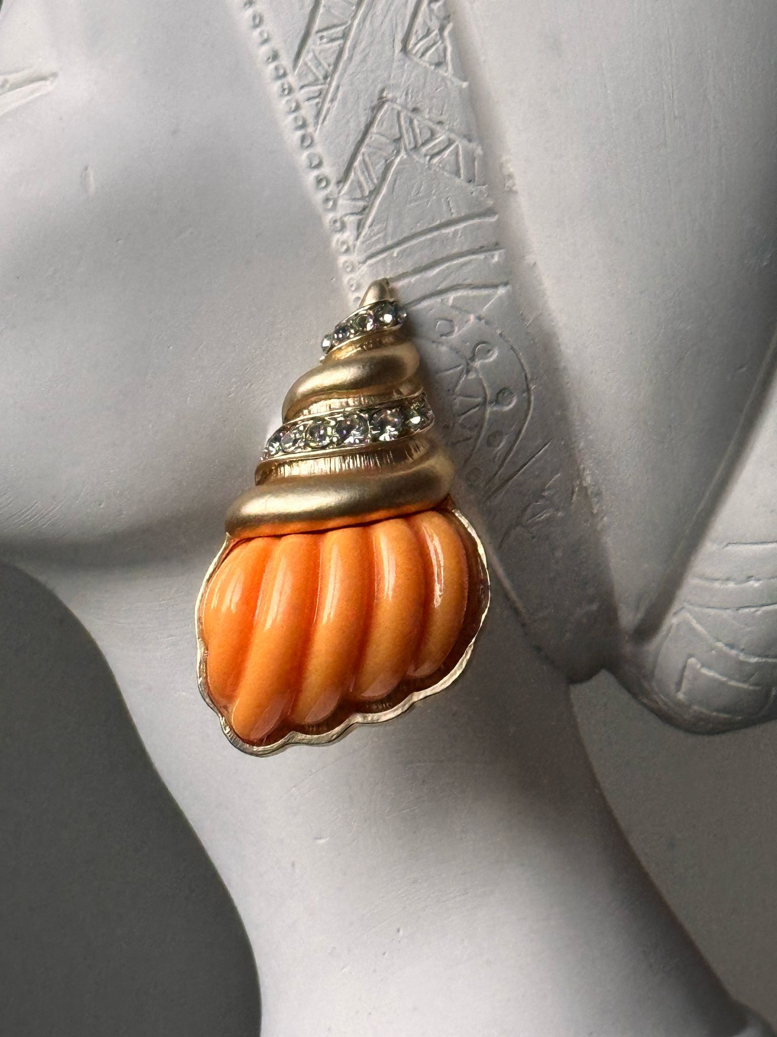 Turuncu Gold Taş Detay istiridye Küpe