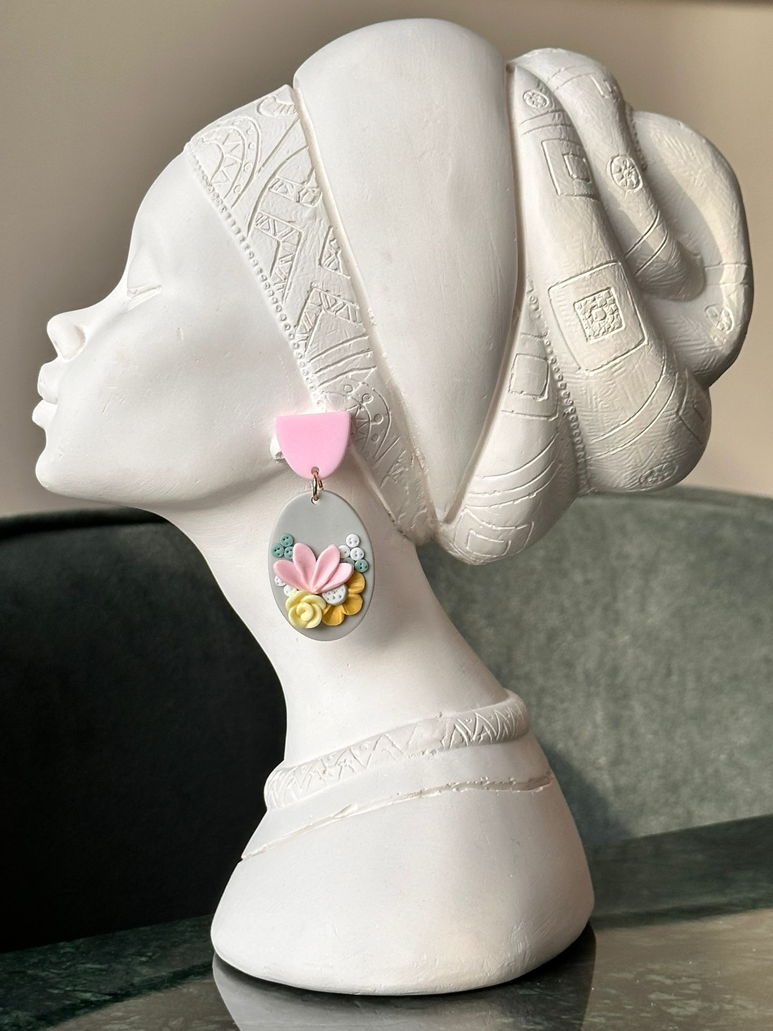 Oval Tablo Küpe Çiçek Desen Yeşil Pembe Detay