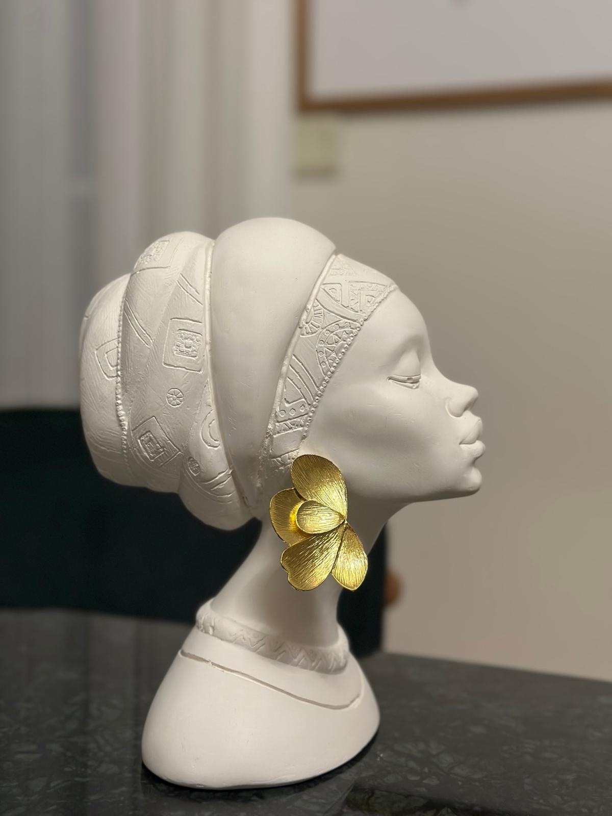 Gold Yarım Çiçek Küpe