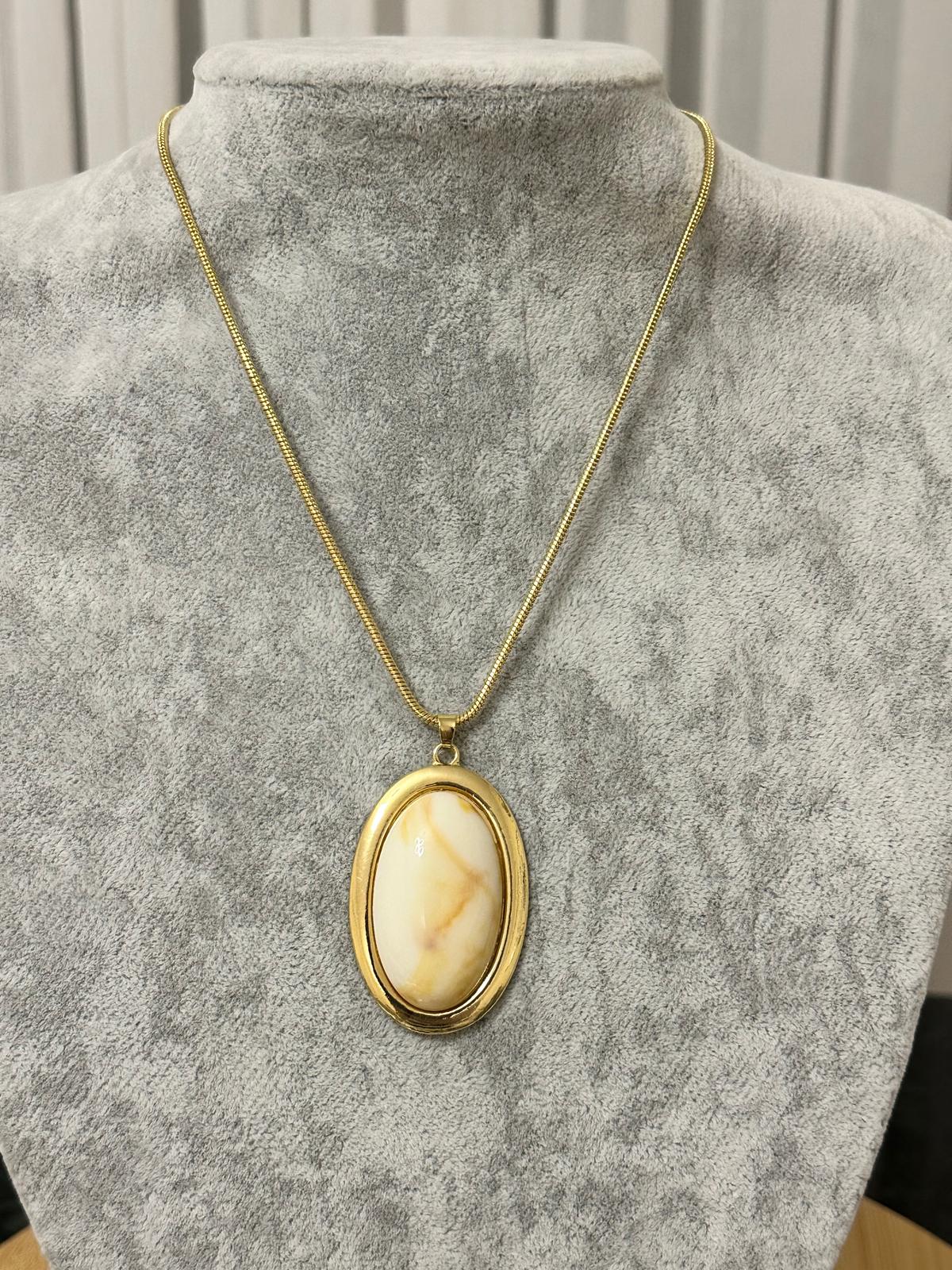 Gold Krem Rengi Detay Oval Kolye