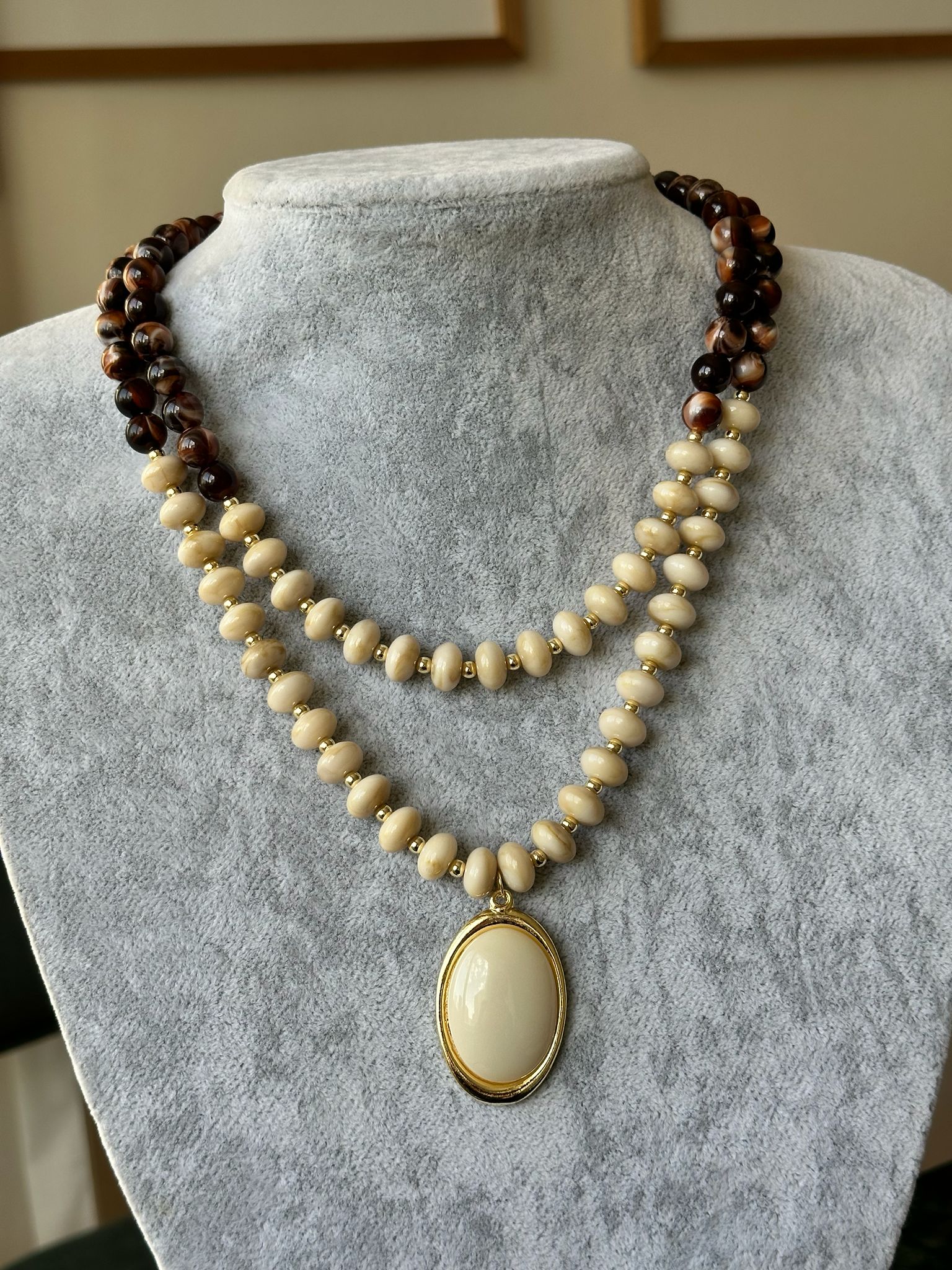 Krem Kahve Oval Detay Boncuk Kolye