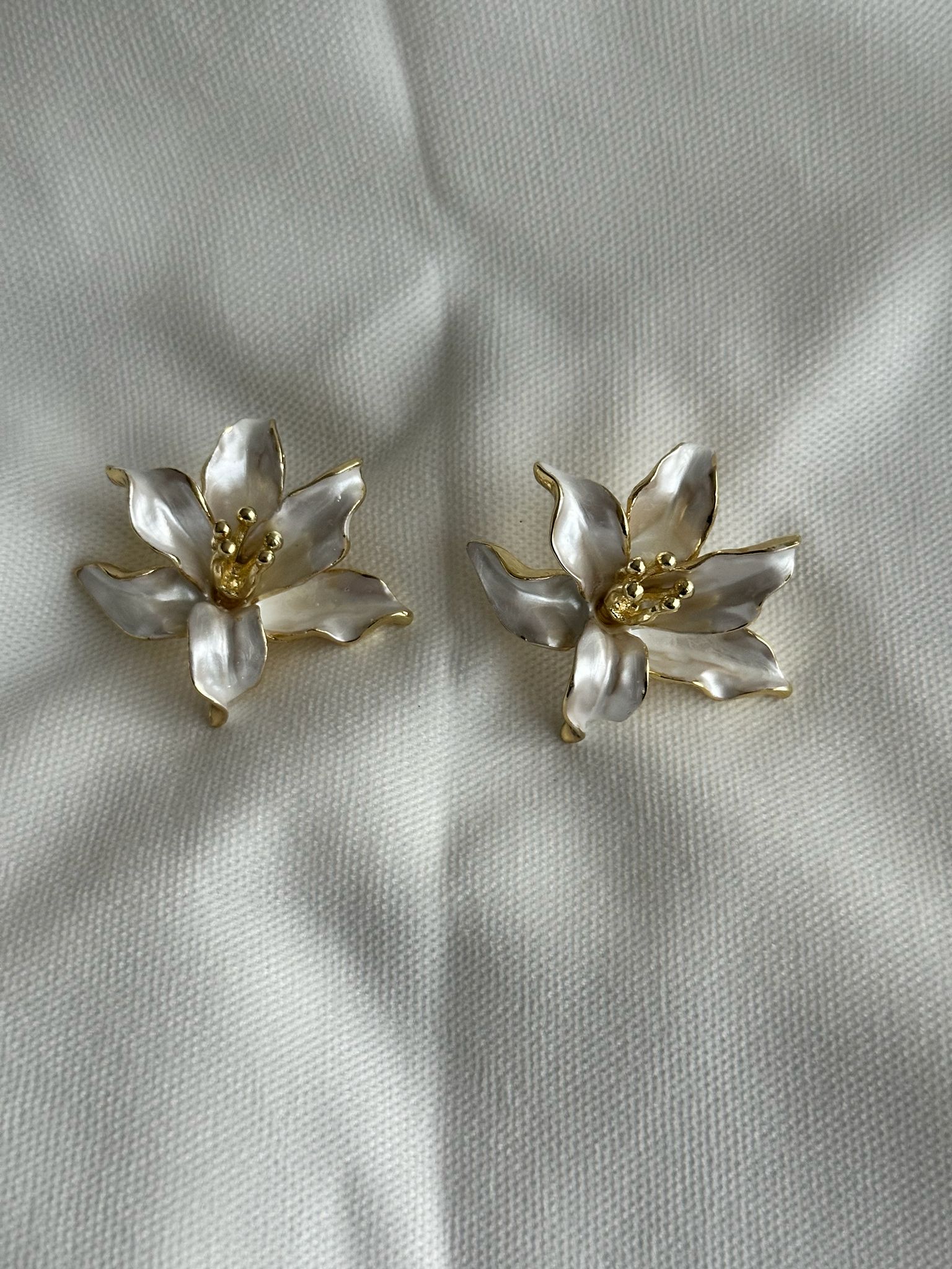 Sedef Beyazı Çiçek Küpe