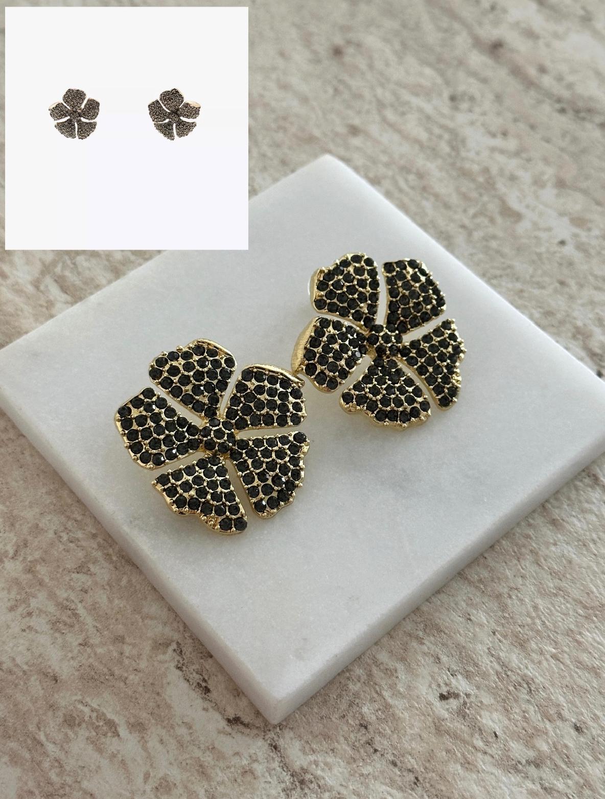 Siyah Taş detay Gold Çiçek Küpe