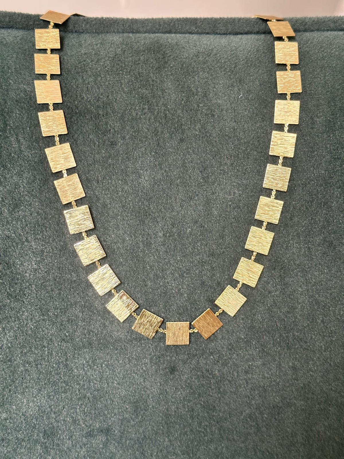 Gold Detaylı Kare Gold Kolye