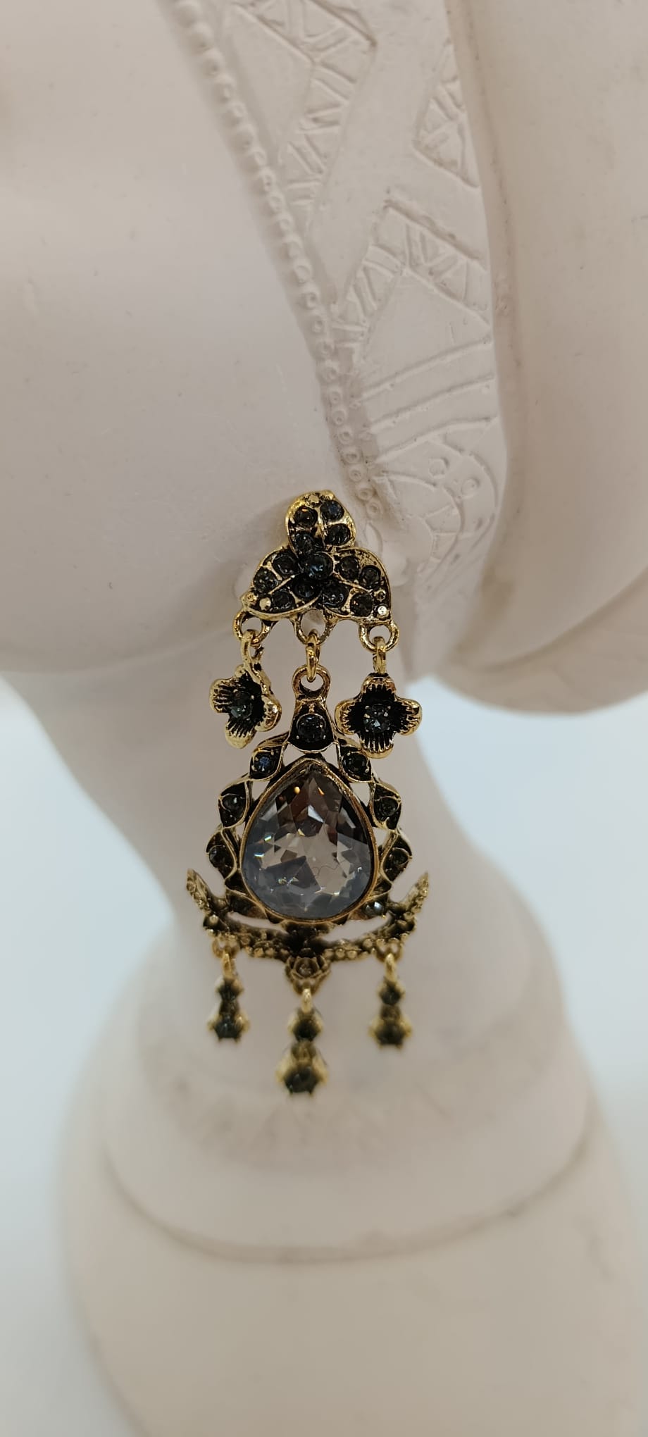 Gold Taş Detay Küpe