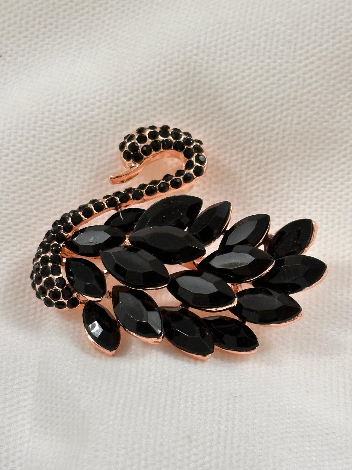 Kuğu Broş Gold Siyah Taş Detay