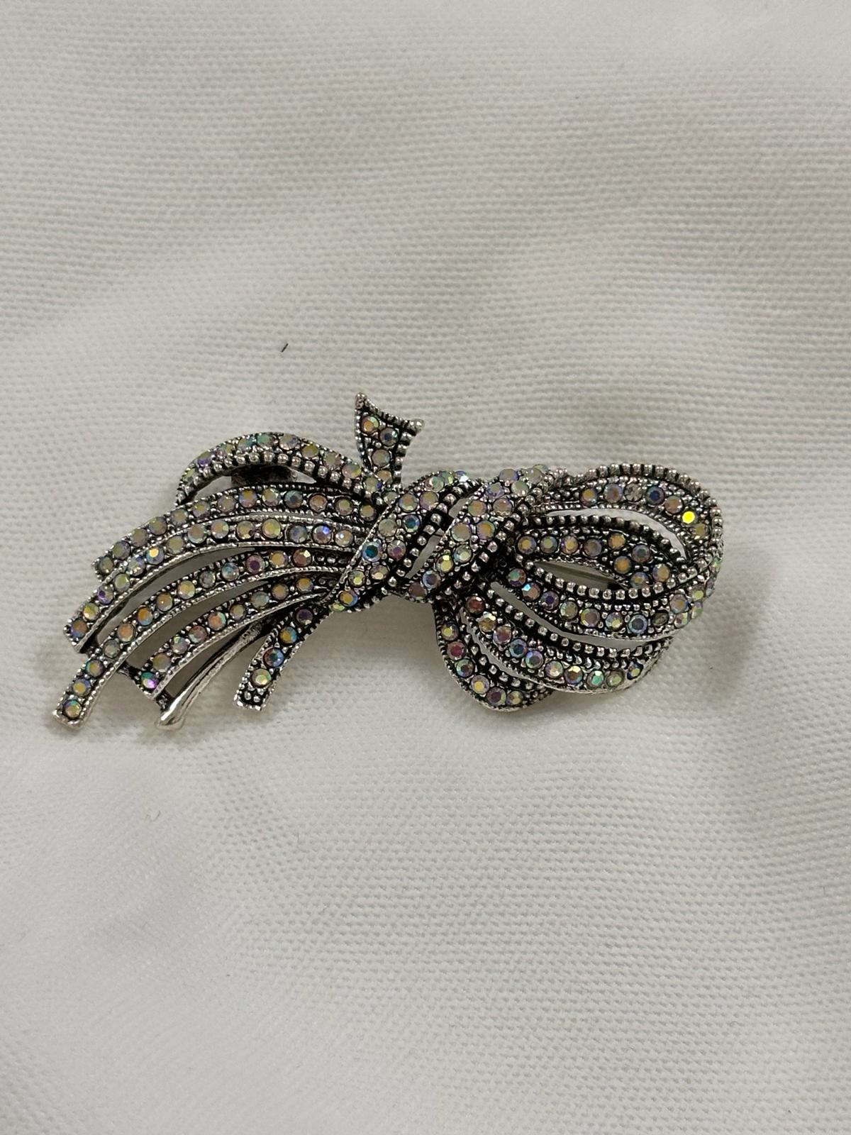 Taşlı Fiyonk Broş