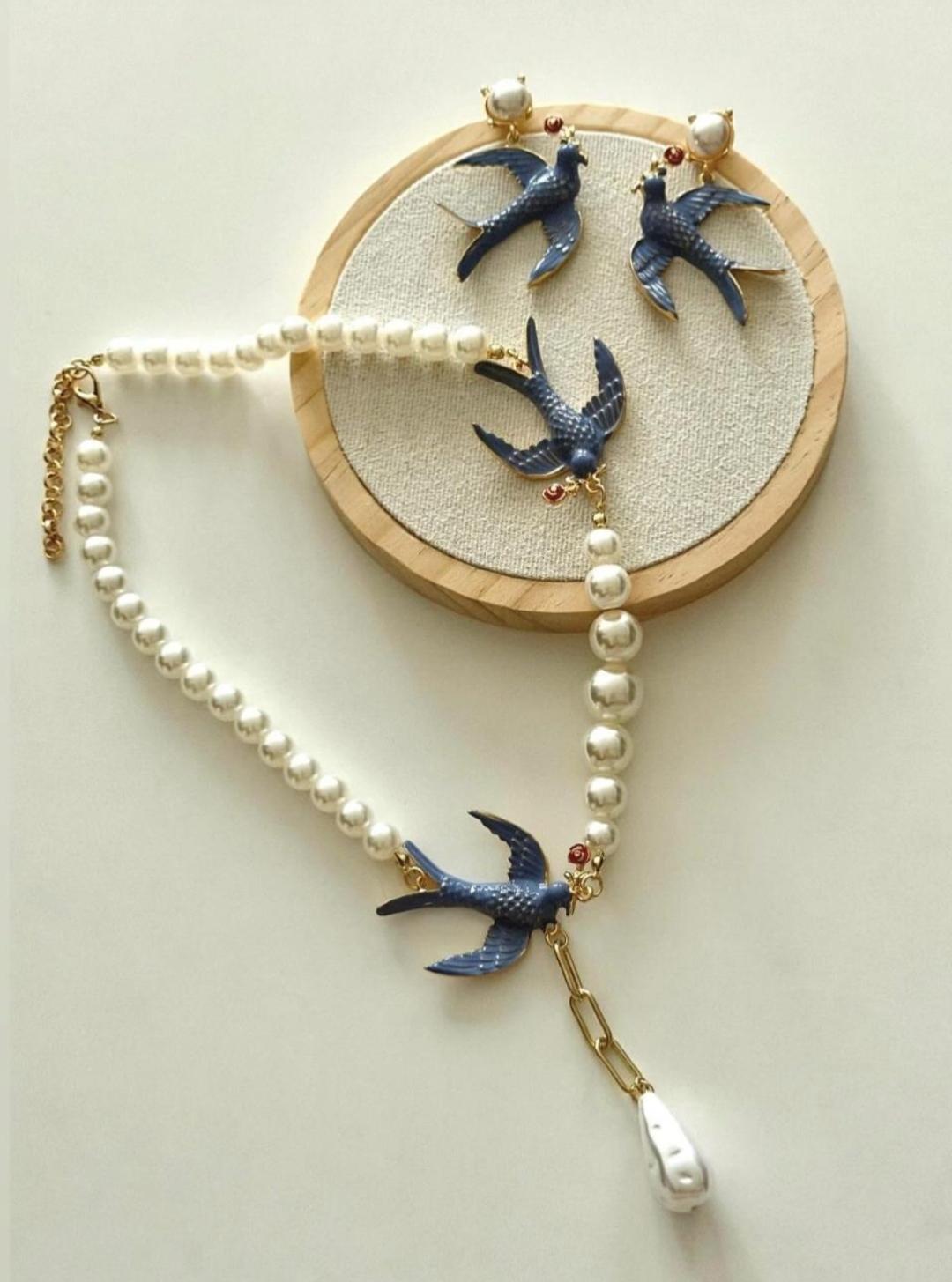 İnci Kırlangıç Kolye