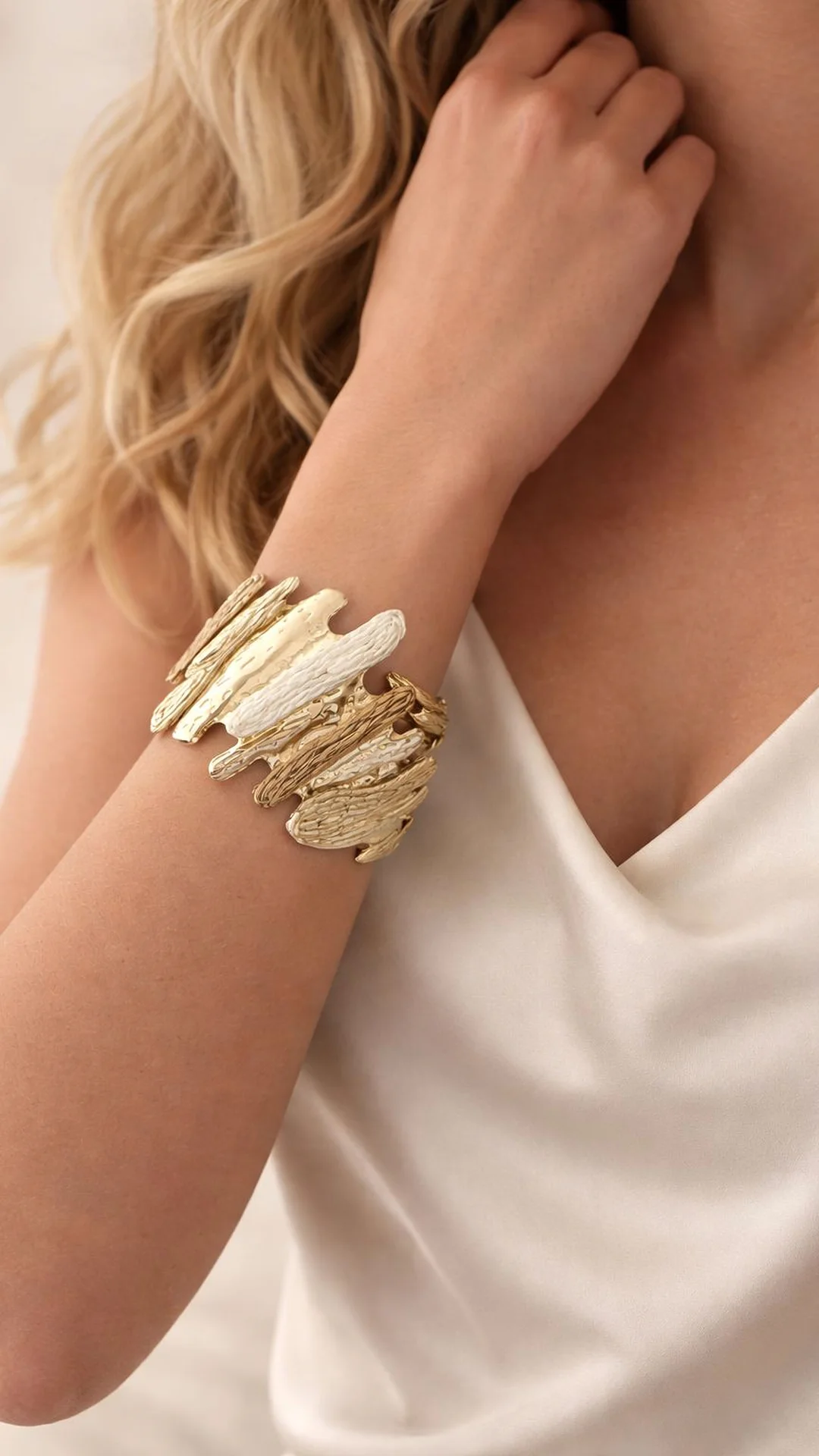 Hasır Asimetrik Kesim Kelepçe